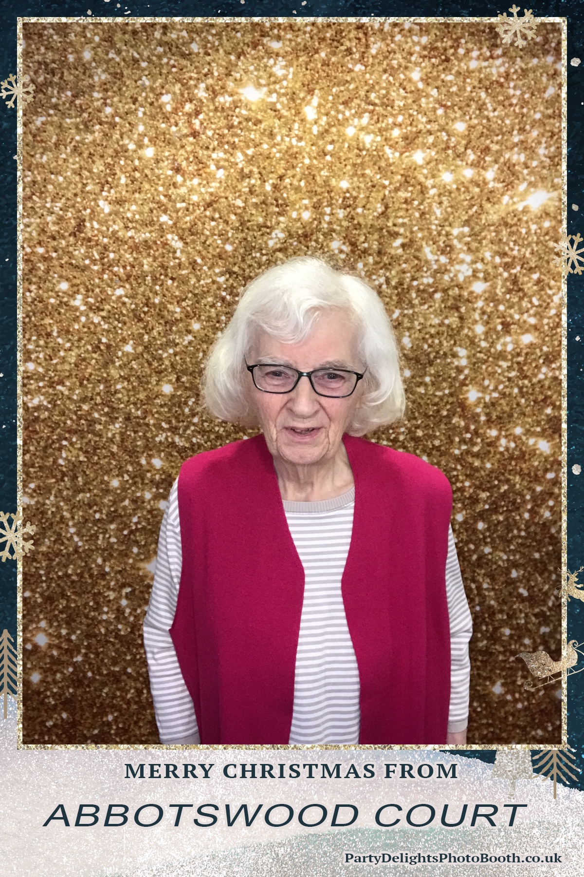 Abbotswood Court Christmas party | View more photos from the event at gallery.partydelightsphotobooth.co.uk/u/PartyDelightsPhotoBooth/Abbotswood-Court-Christmas-party-0