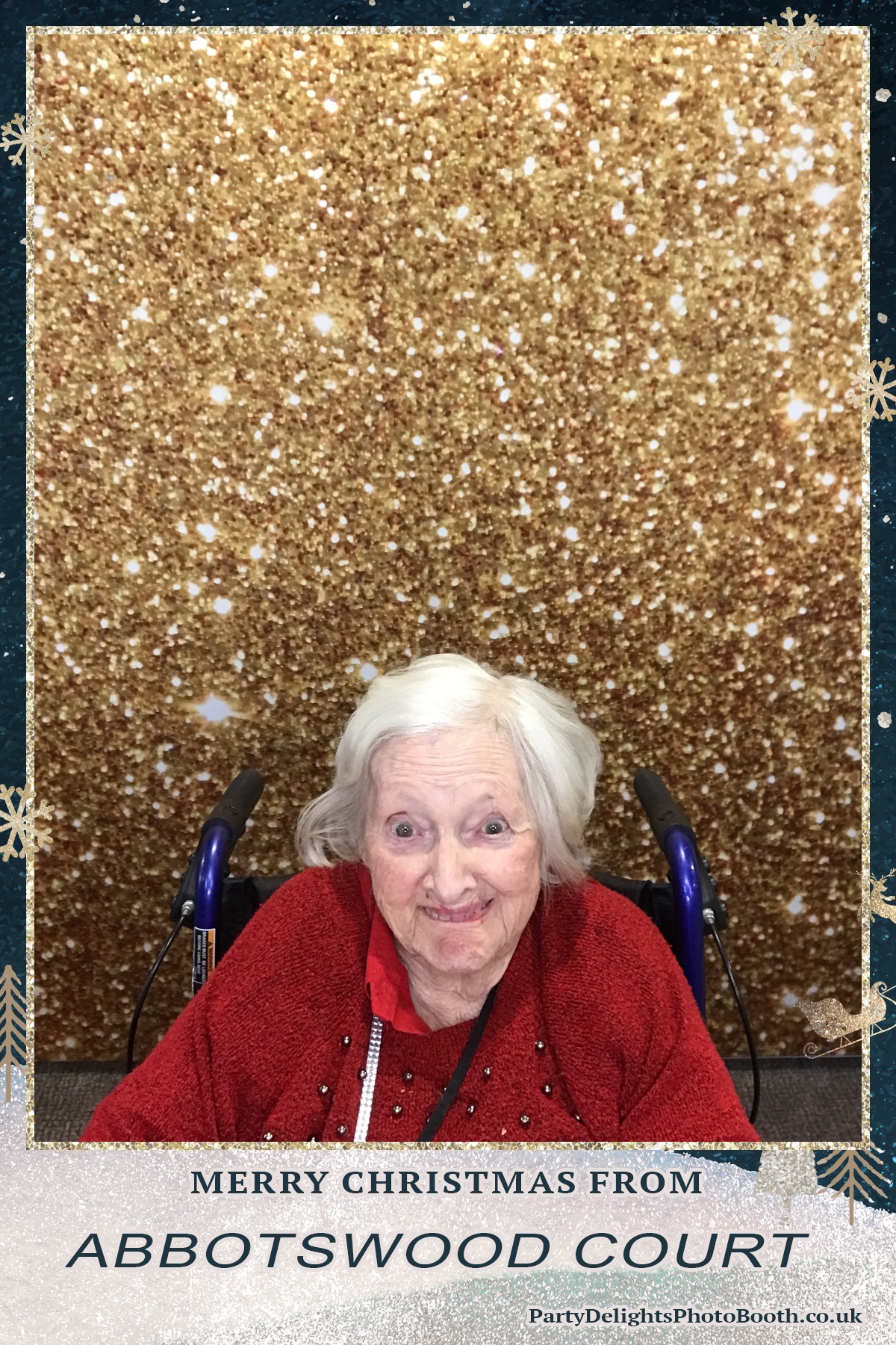 Abbotswood Court Christmas party | View more photos from the event at gallery.partydelightsphotobooth.co.uk/u/PartyDelightsPhotoBooth/Abbotswood-Court-Christmas-party-0