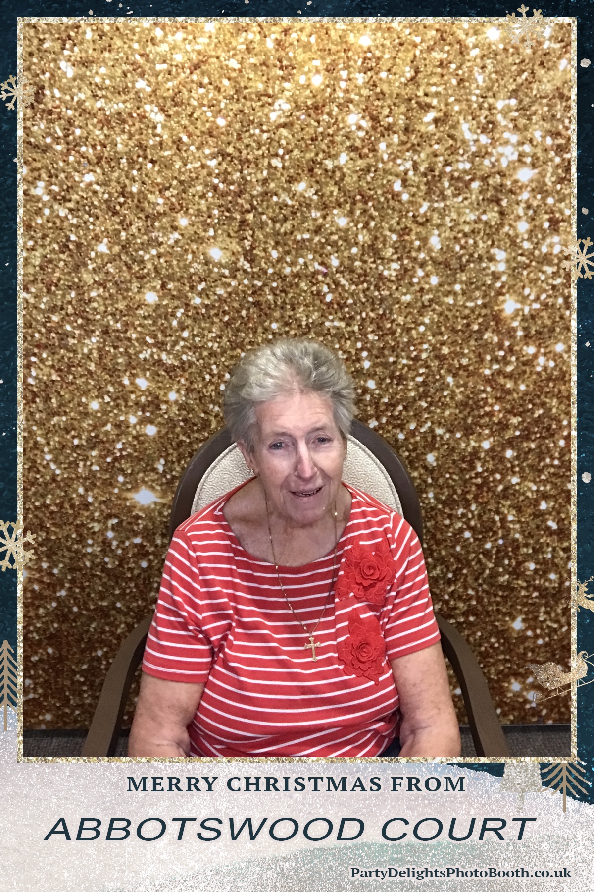 Abbotswood Court Christmas party | View more photos from the event at gallery.partydelightsphotobooth.co.uk/u/PartyDelightsPhotoBooth/Abbotswood-Court-Christmas-party-0