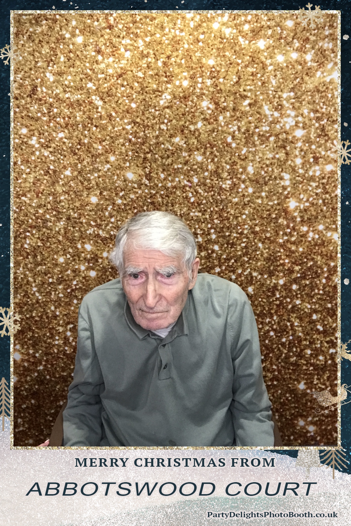 Abbotswood Court Christmas party | View more photos from the event at gallery.partydelightsphotobooth.co.uk/u/PartyDelightsPhotoBooth/Abbotswood-Court-Christmas-party-0