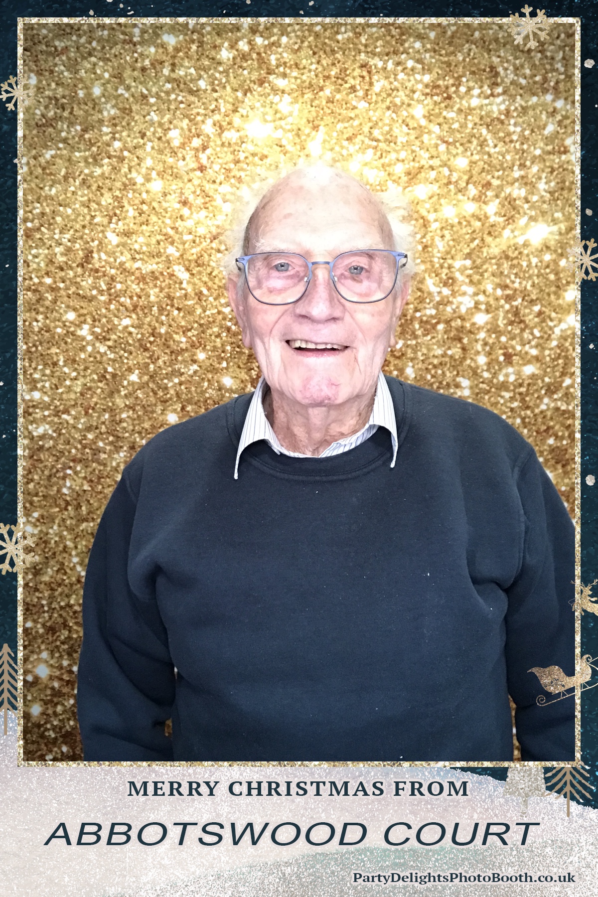 Abbotswood Court Christmas party | View more photos from the event at gallery.partydelightsphotobooth.co.uk/u/PartyDelightsPhotoBooth/Abbotswood-Court-Christmas-party-0