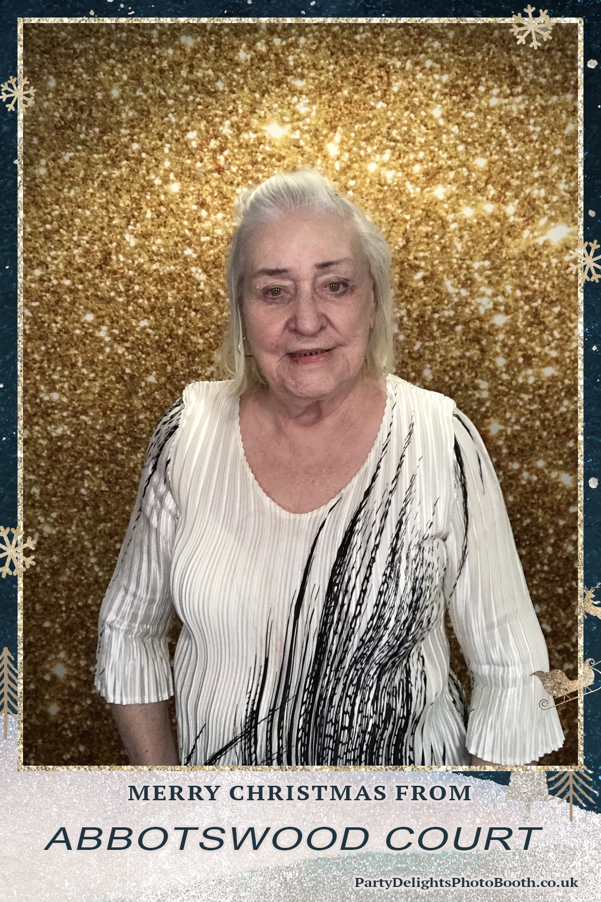 Abbotswood Court Christmas party | View more photos from the event at gallery.partydelightsphotobooth.co.uk/u/PartyDelightsPhotoBooth/Abbotswood-Court-Christmas-party-0