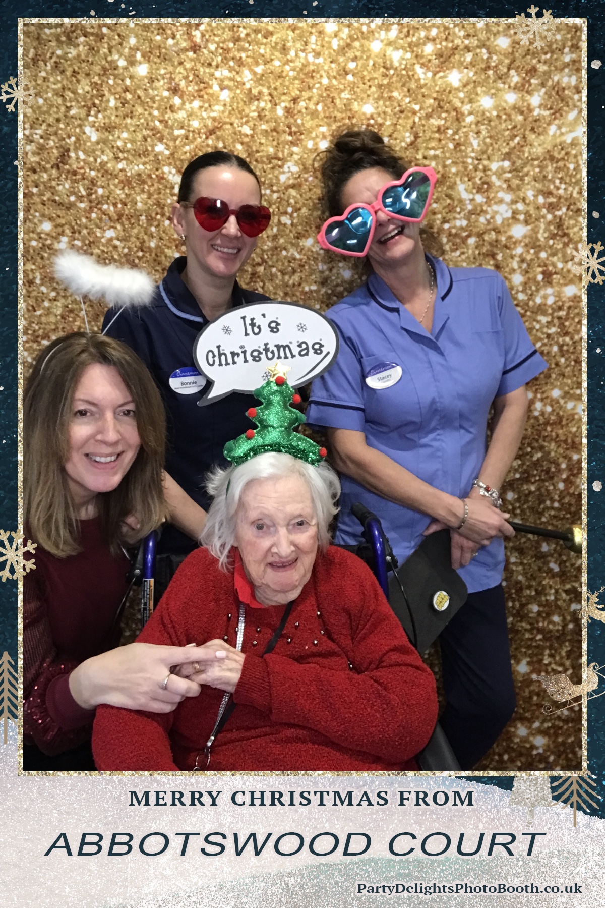 Abbotswood Court Christmas party | View more photos from the event at gallery.partydelightsphotobooth.co.uk/u/PartyDelightsPhotoBooth/Abbotswood-Court-Christmas-party-0