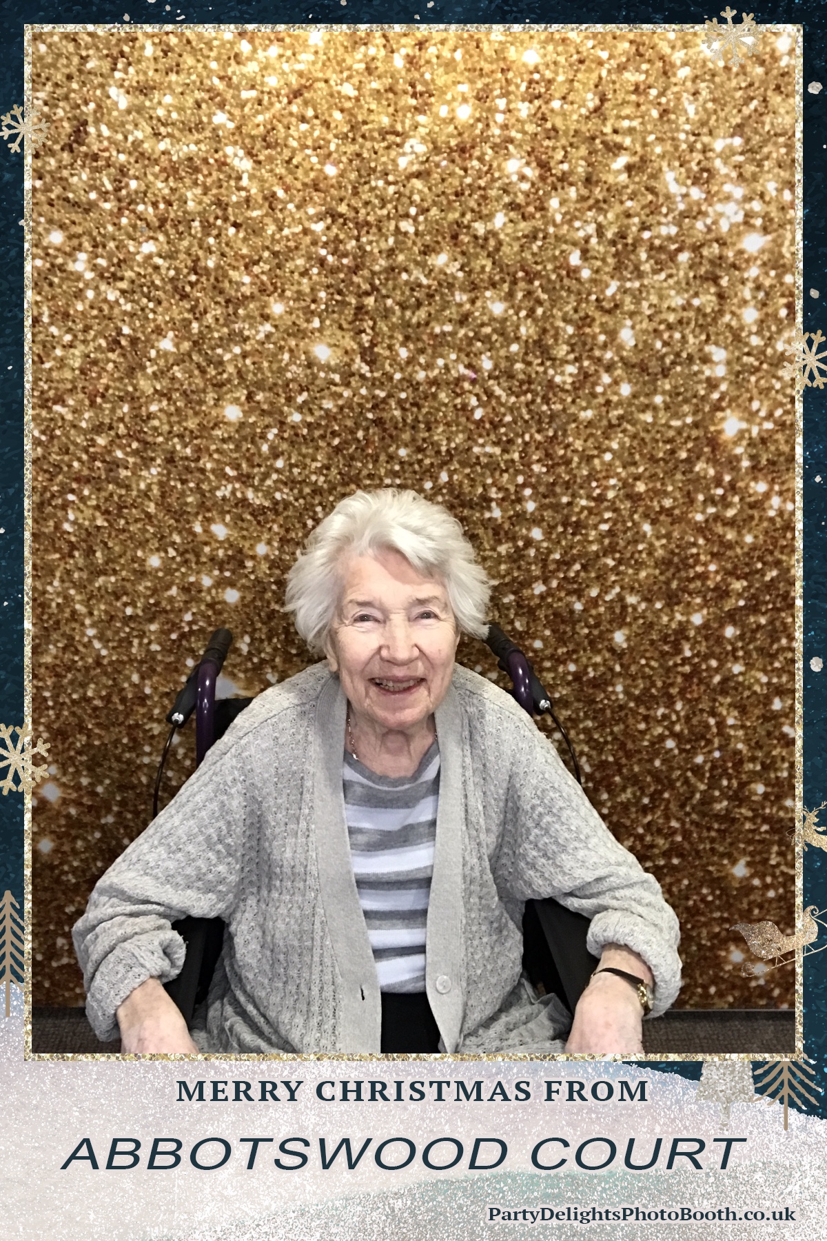 Abbotswood Court Christmas party | View more photos from the event at gallery.partydelightsphotobooth.co.uk/u/PartyDelightsPhotoBooth/Abbotswood-Court-Christmas-party-0