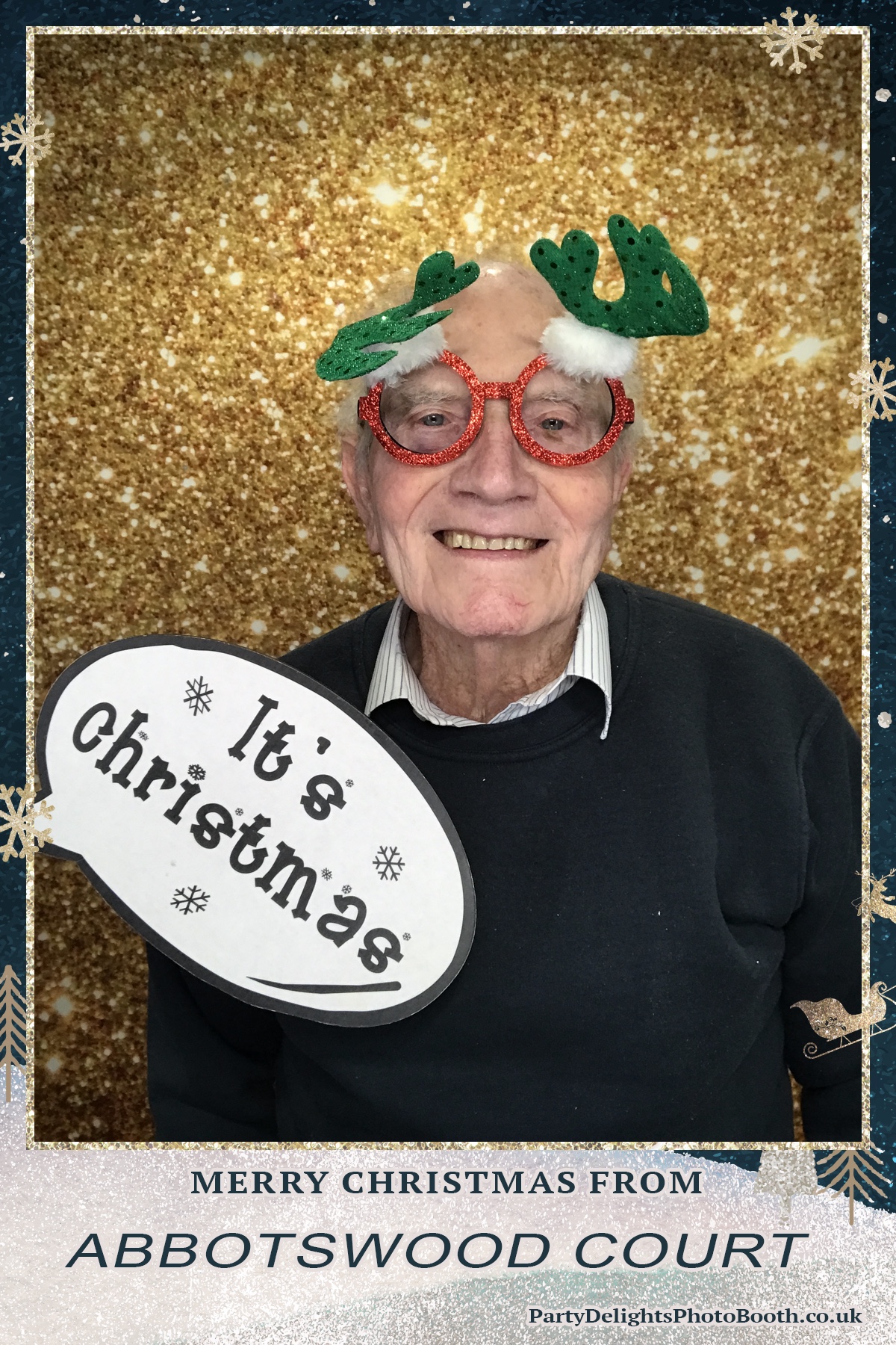 Abbotswood Court Christmas party | View more photos from the event at gallery.partydelightsphotobooth.co.uk/u/PartyDelightsPhotoBooth/Abbotswood-Court-Christmas-party-0