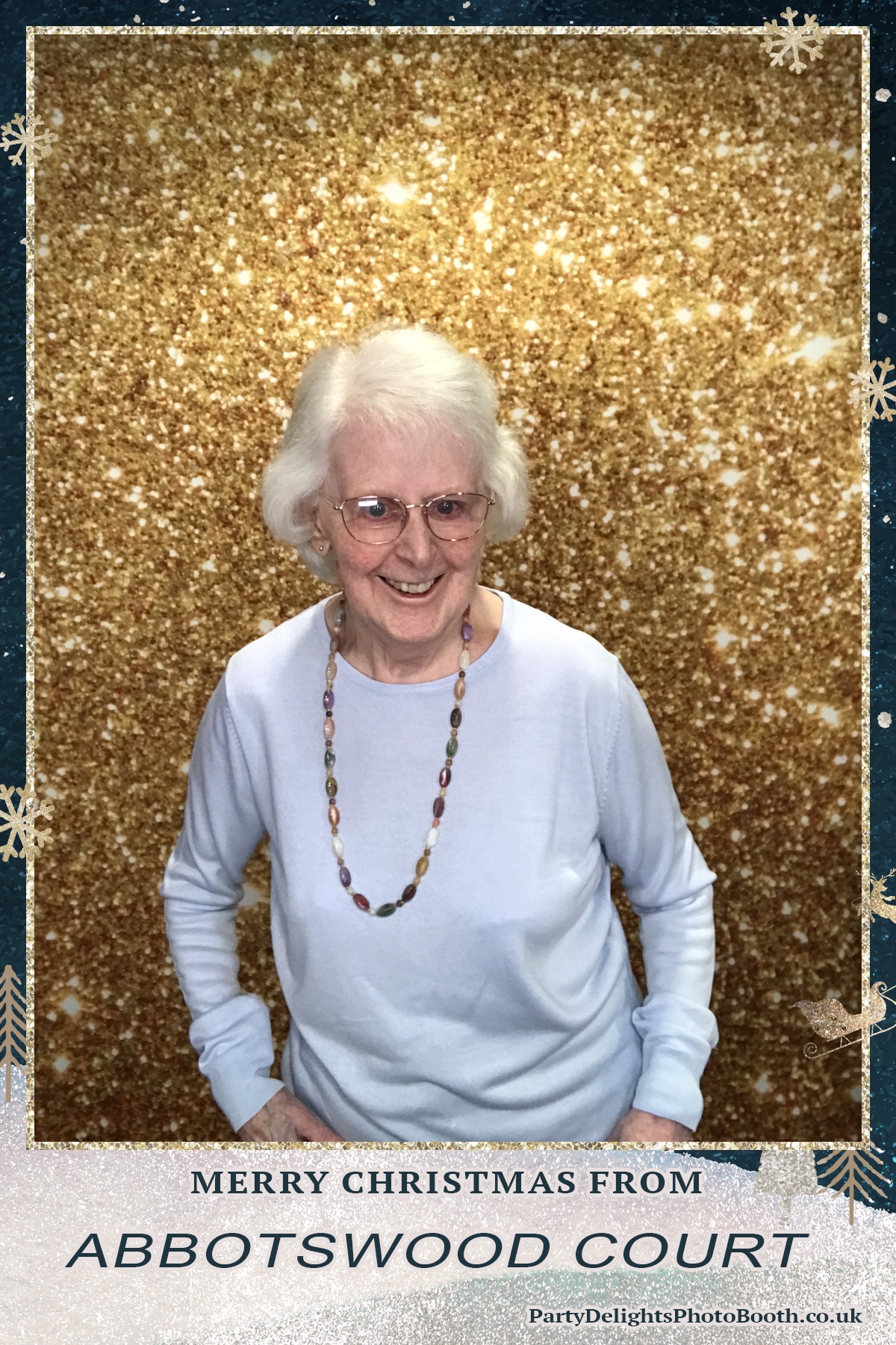 Abbotswood Court Christmas party | View more photos from the event at gallery.partydelightsphotobooth.co.uk/u/PartyDelightsPhotoBooth/Abbotswood-Court-Christmas-party-0