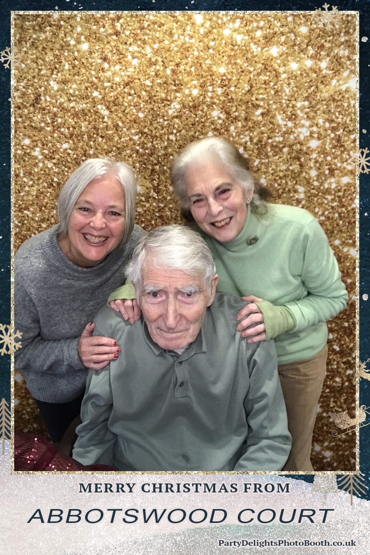 Abbotswood Court Christmas party | View more photos from the event at gallery.partydelightsphotobooth.co.uk/u/PartyDelightsPhotoBooth/Abbotswood-Court-Christmas-party-0