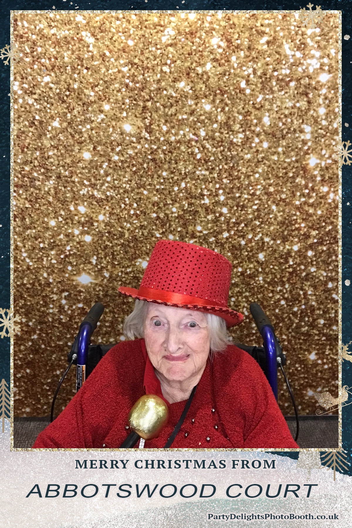 Abbotswood Court Christmas party | View more photos from the event at gallery.partydelightsphotobooth.co.uk/u/PartyDelightsPhotoBooth/Abbotswood-Court-Christmas-party-0