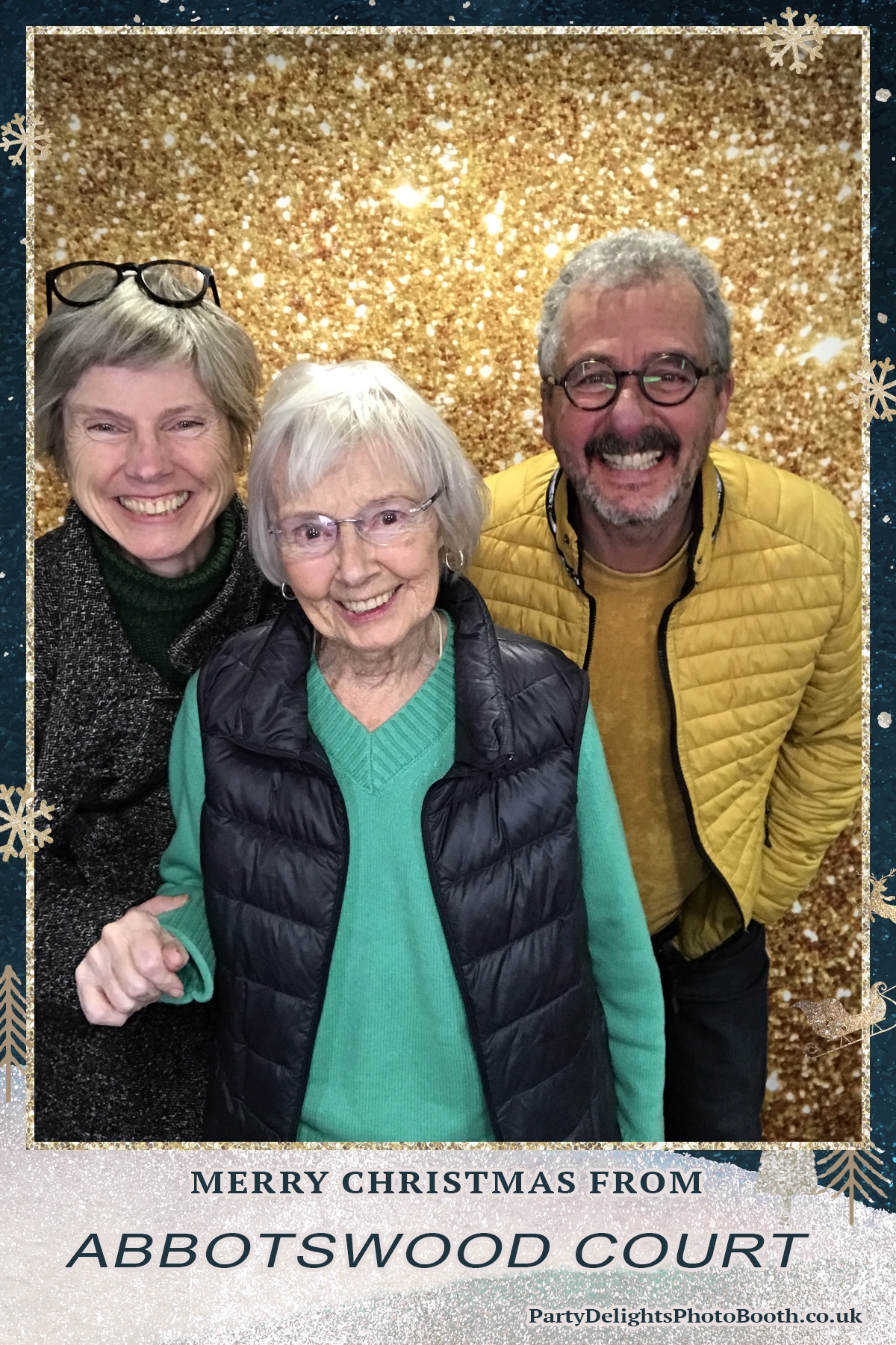 Abbotswood Court Christmas party | View more photos from the event at gallery.partydelightsphotobooth.co.uk/u/PartyDelightsPhotoBooth/Abbotswood-Court-Christmas-party-0