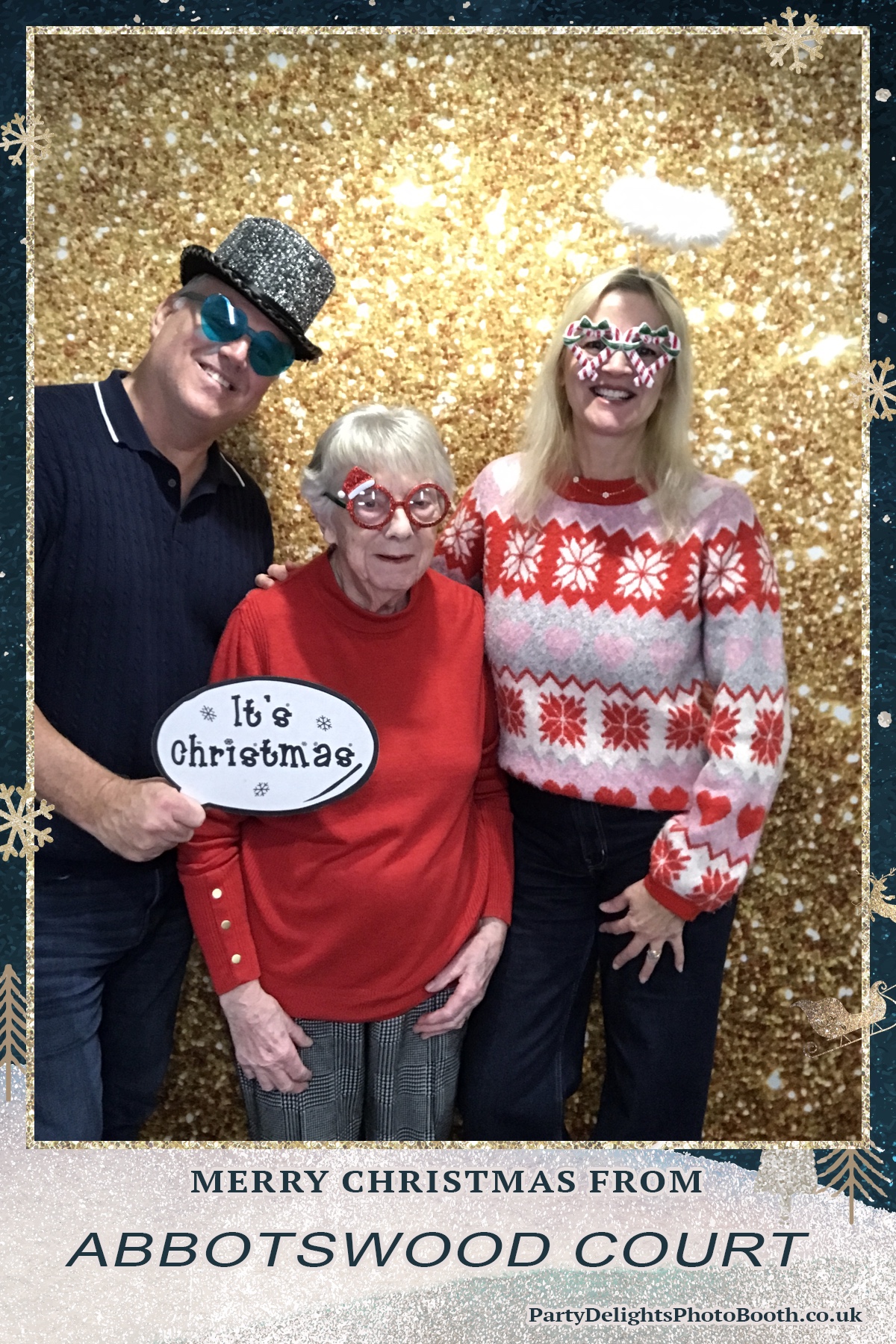 Abbotswood Court Christmas party | View more photos from the event at gallery.partydelightsphotobooth.co.uk/u/PartyDelightsPhotoBooth/Abbotswood-Court-Christmas-party-0