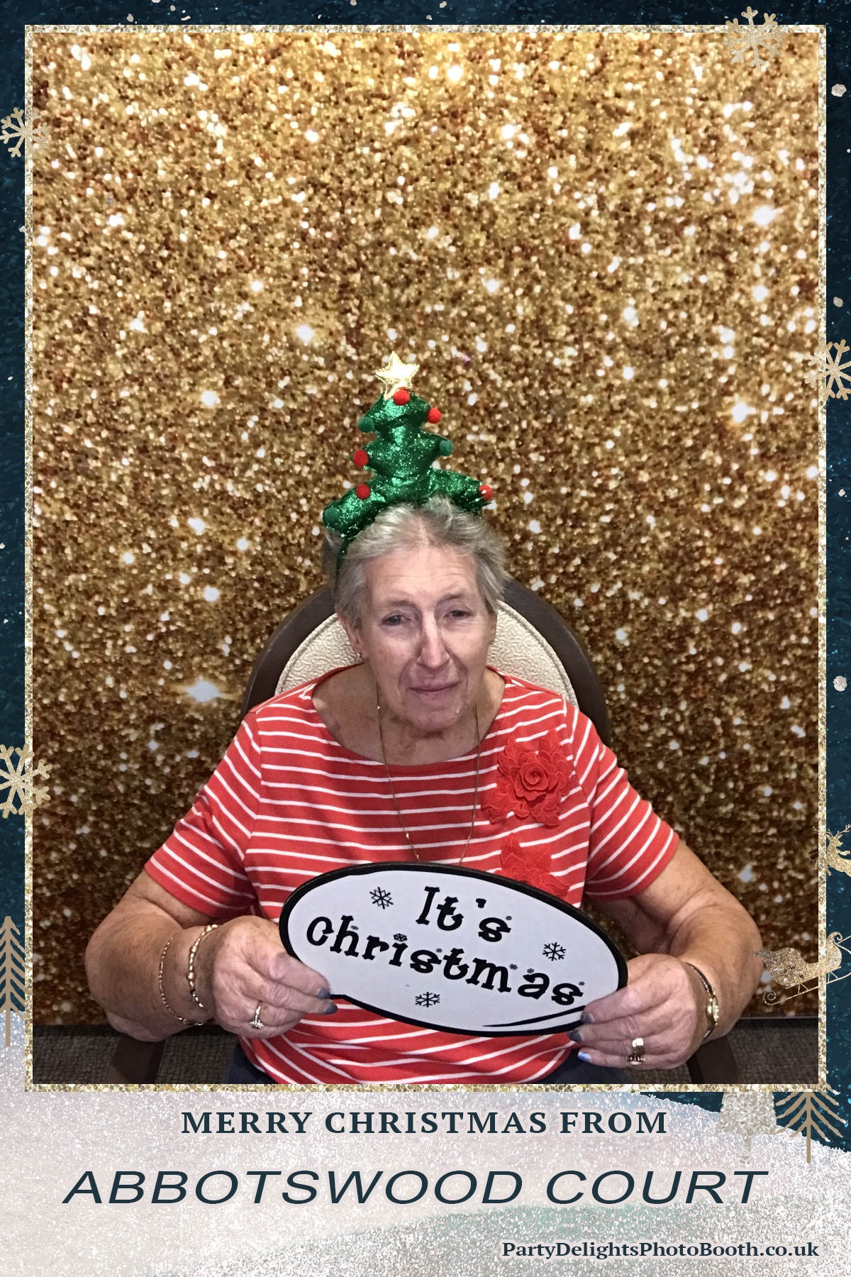 Abbotswood Court Christmas party | View more photos from the event at gallery.partydelightsphotobooth.co.uk/u/PartyDelightsPhotoBooth/Abbotswood-Court-Christmas-party-0