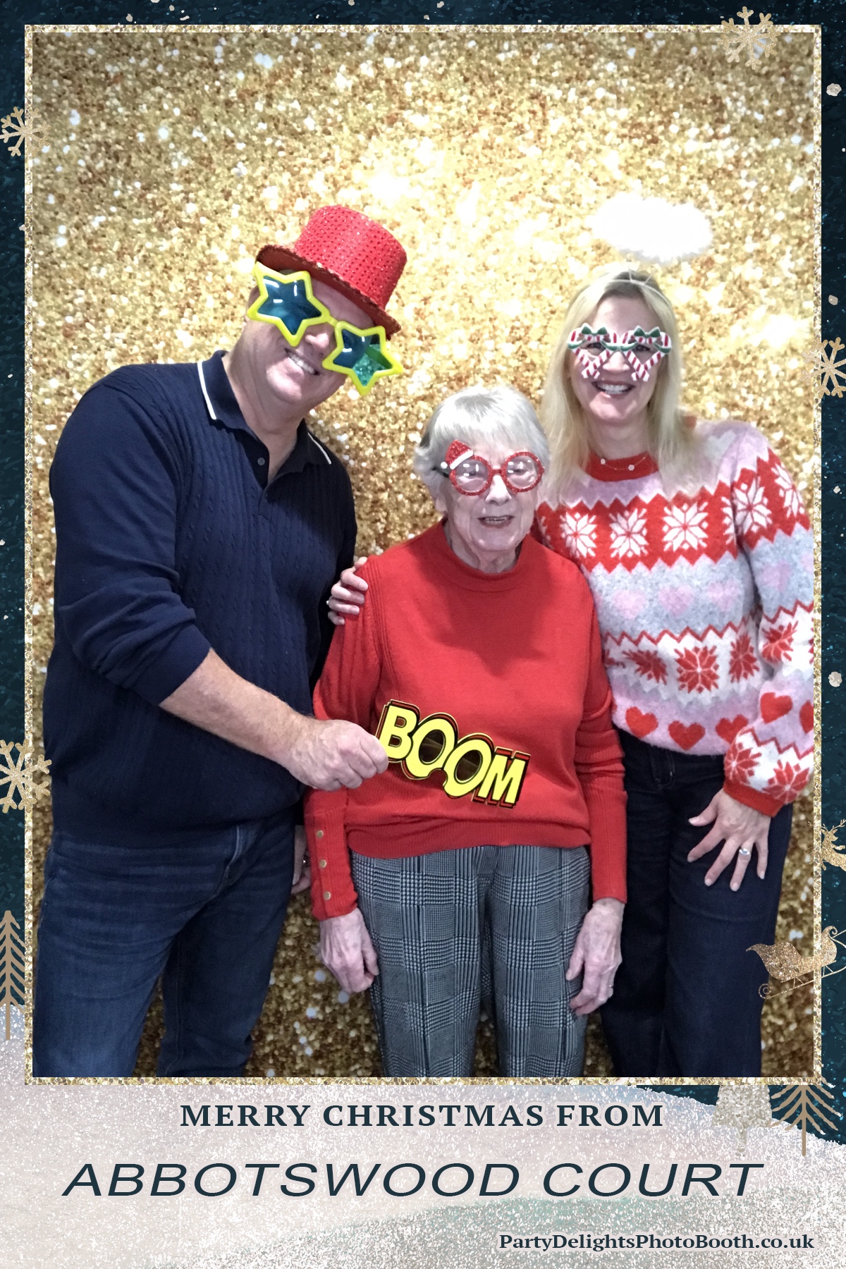 Abbotswood Court Christmas party | View more photos from the event at gallery.partydelightsphotobooth.co.uk/u/PartyDelightsPhotoBooth/Abbotswood-Court-Christmas-party-0