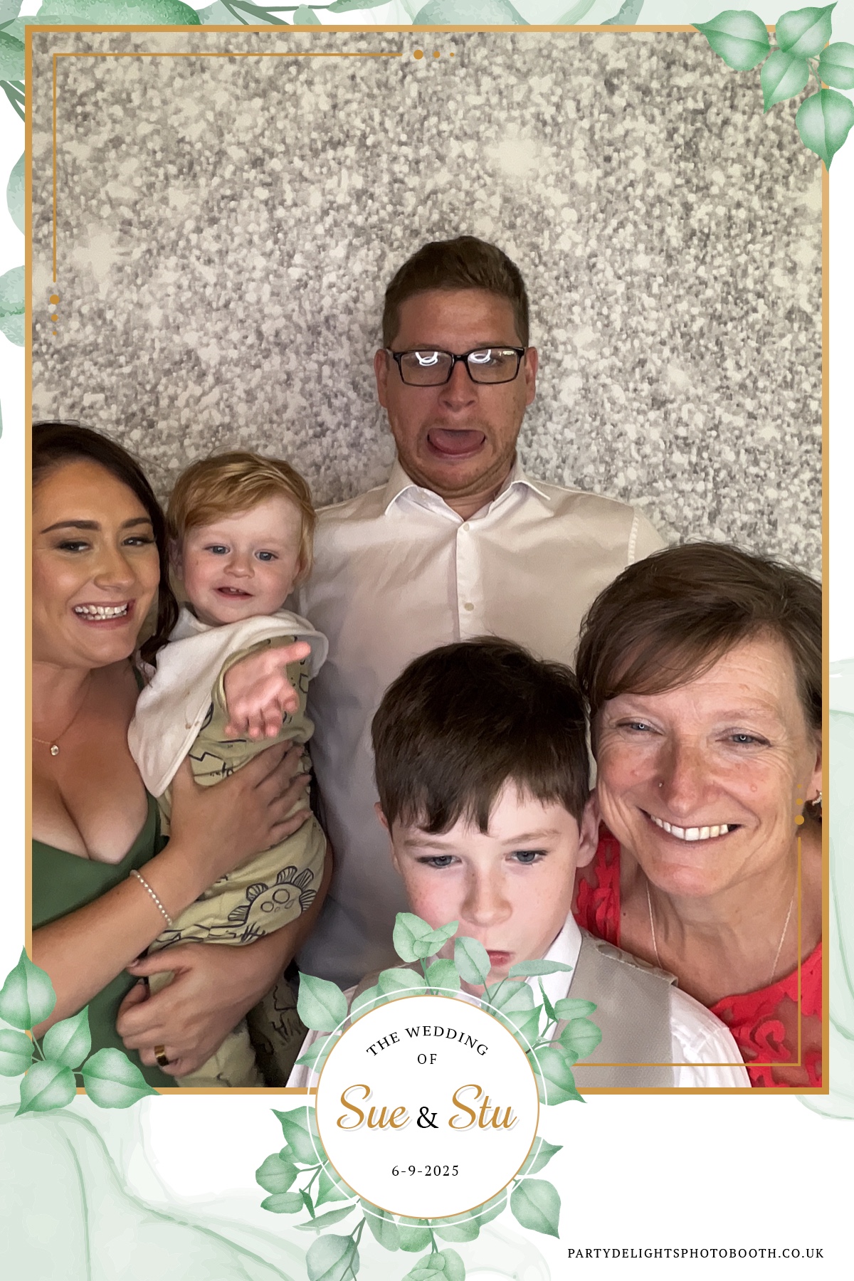 Sue and Stu’s Wedding | View more photos from the event at gallery.partydelightsphotobooth.co.uk/u/PartyDelightsPhotoBooth/Sue-and-Stu’s-Wedding