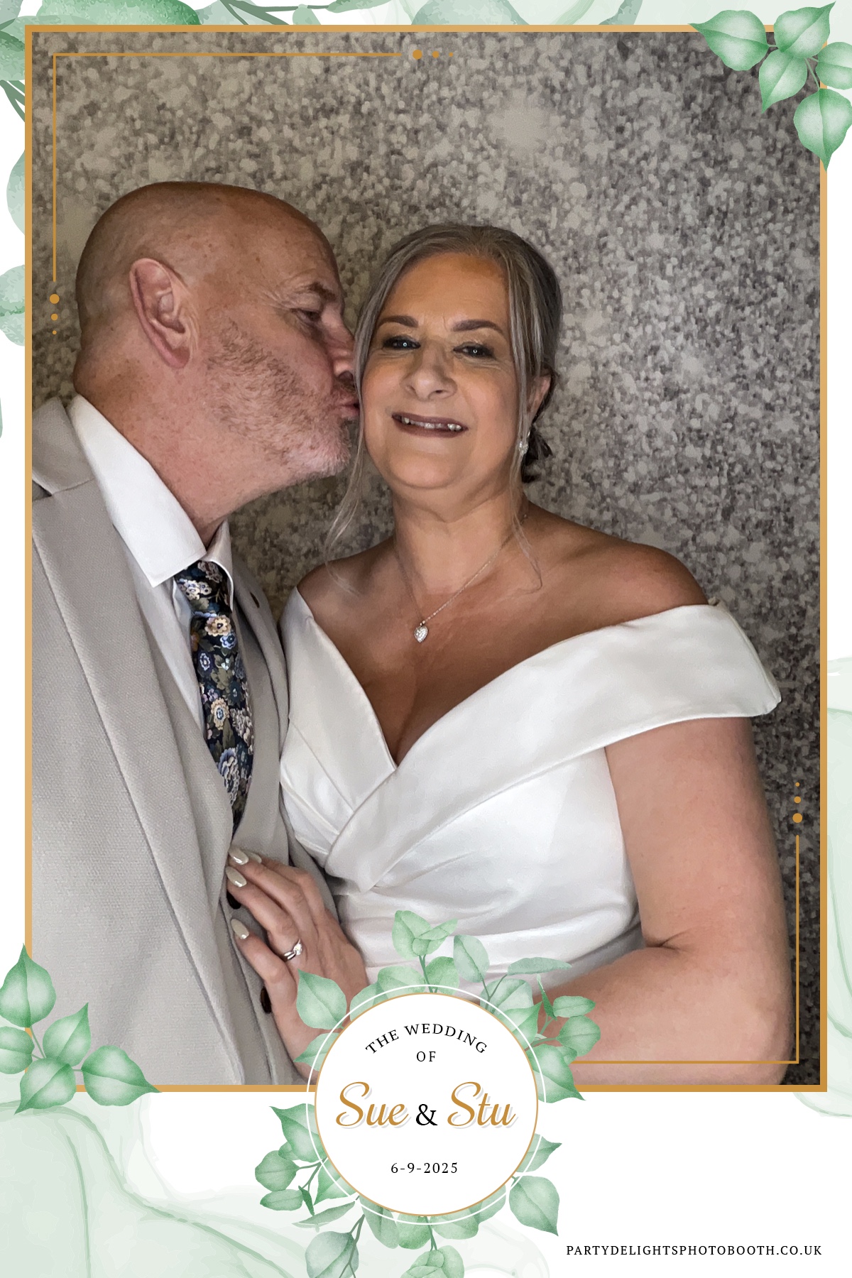 Sue and Stu’s Wedding | View more photos from the event at gallery.partydelightsphotobooth.co.uk/u/PartyDelightsPhotoBooth/Sue-and-Stu’s-Wedding