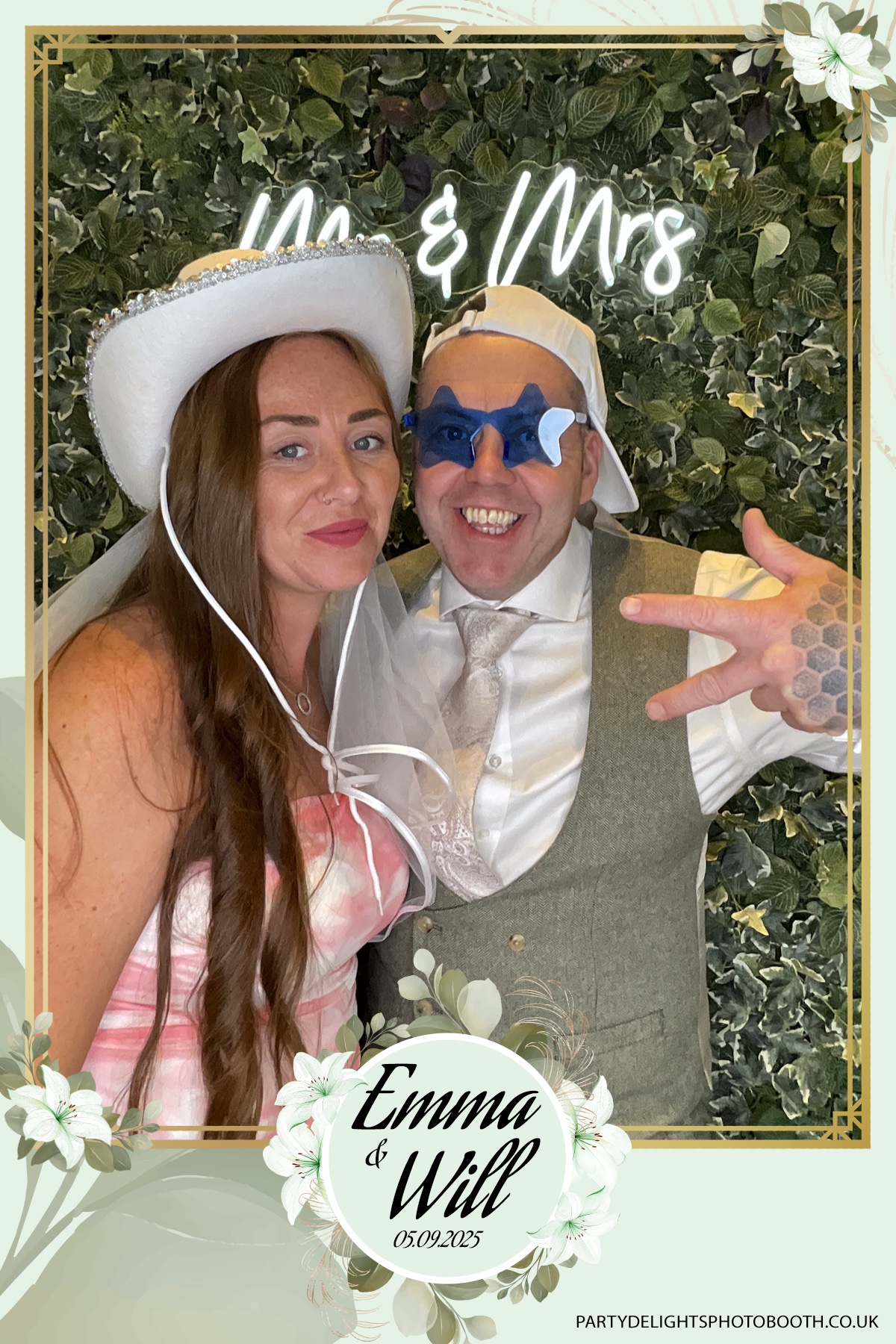 Will & Emma’s Wedding | View more photos from the event at gallery.partydelightsphotobooth.co.uk/u/PartyDelightsPhotoBooth/Will-Emma’s-Wedding
