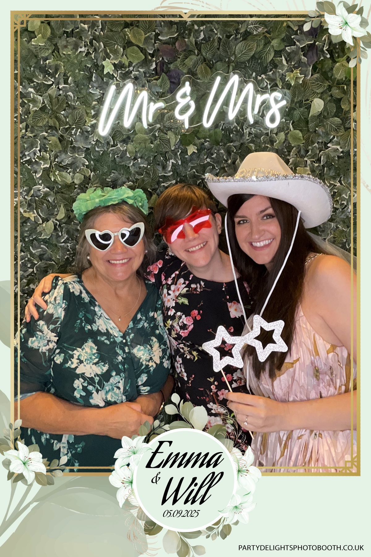 Will & Emma’s Wedding | View more photos from the event at gallery.partydelightsphotobooth.co.uk/u/PartyDelightsPhotoBooth/Will-Emma’s-Wedding