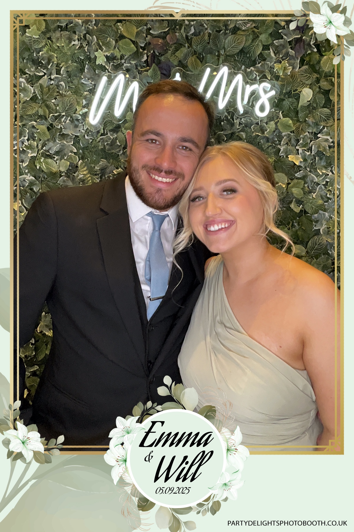 Will & Emma’s Wedding | View more photos from the event at gallery.partydelightsphotobooth.co.uk/u/PartyDelightsPhotoBooth/Will-Emma’s-Wedding