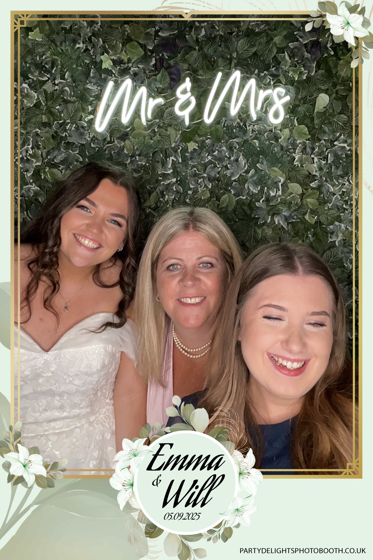 Will & Emma’s Wedding | View more photos from the event at gallery.partydelightsphotobooth.co.uk/u/PartyDelightsPhotoBooth/Will-Emma’s-Wedding