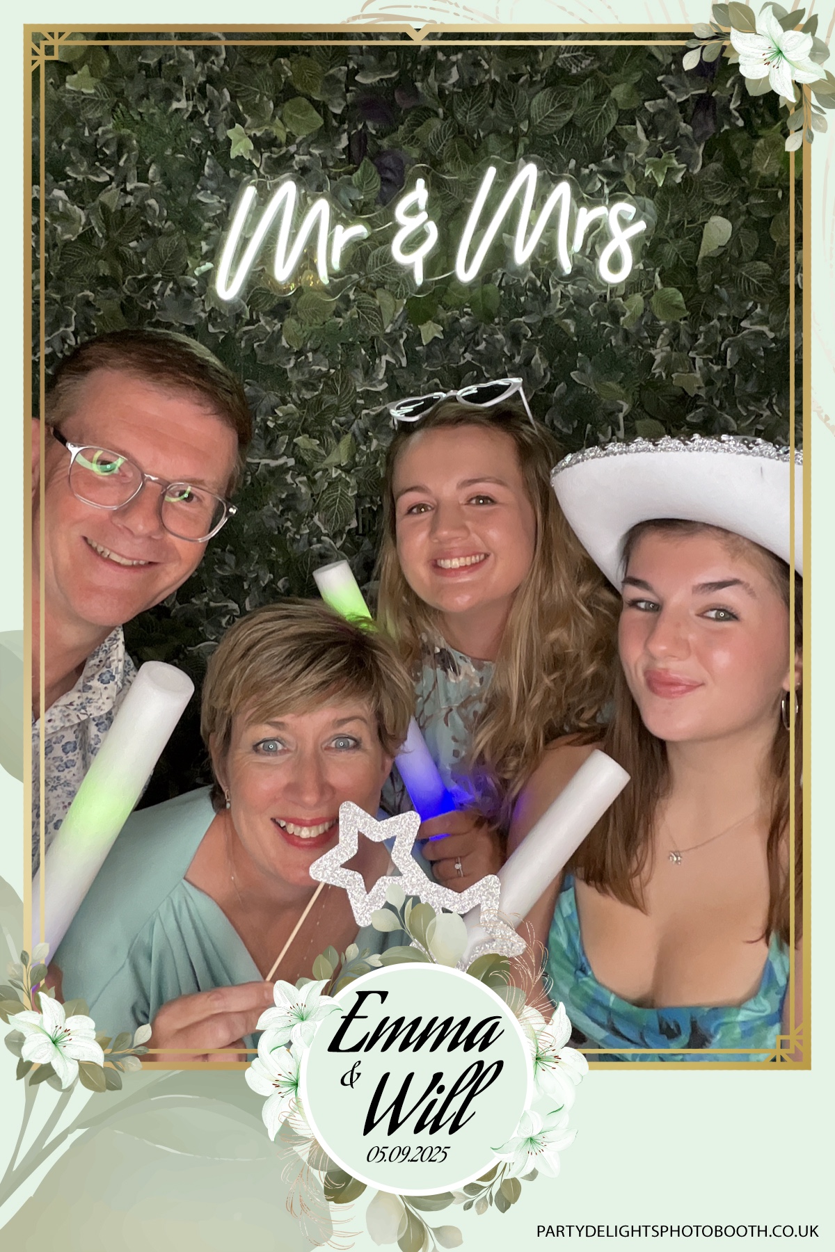 Will & Emma’s Wedding | View more photos from the event at gallery.partydelightsphotobooth.co.uk/u/PartyDelightsPhotoBooth/Will-Emma’s-Wedding