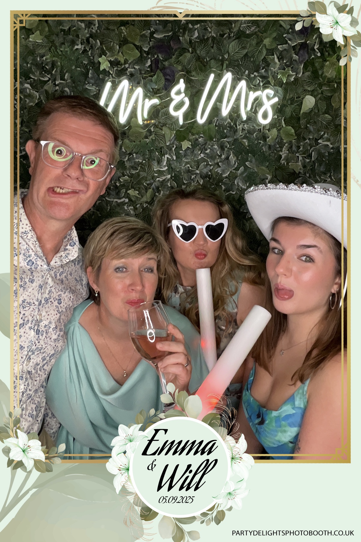 Will & Emma’s Wedding | View more photos from the event at gallery.partydelightsphotobooth.co.uk/u/PartyDelightsPhotoBooth/Will-Emma’s-Wedding