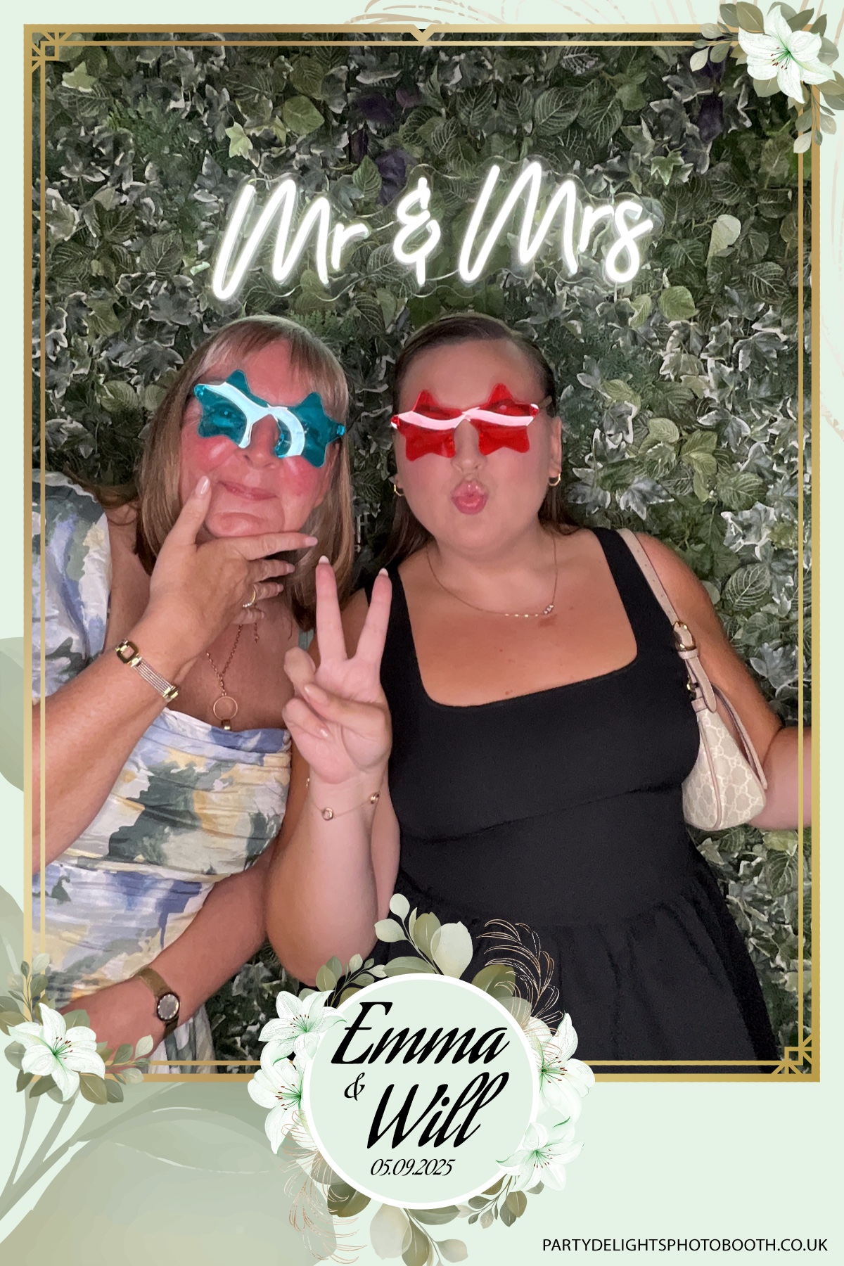 Will & Emma’s Wedding | View more photos from the event at gallery.partydelightsphotobooth.co.uk/u/PartyDelightsPhotoBooth/Will-Emma’s-Wedding