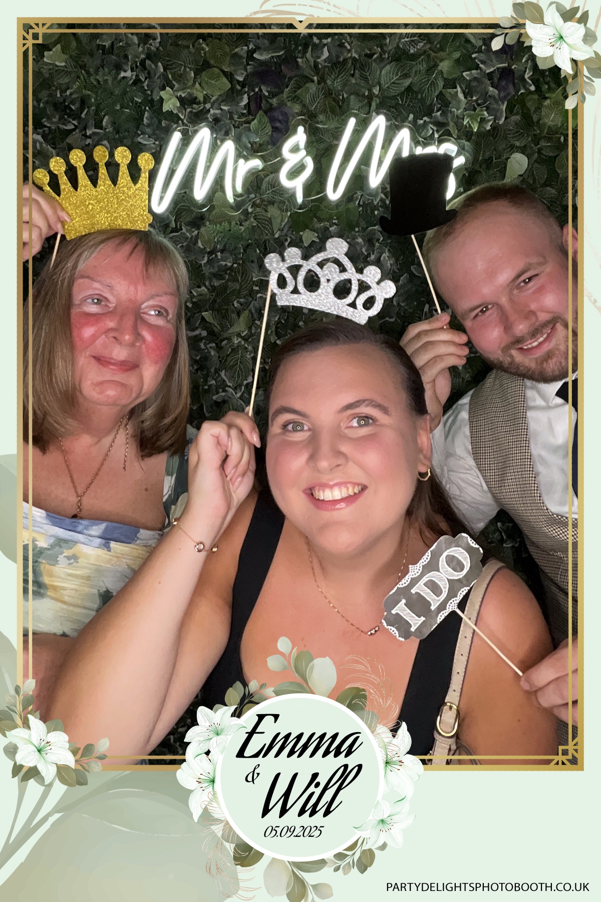 Will & Emma’s Wedding | View more photos from the event at gallery.partydelightsphotobooth.co.uk/u/PartyDelightsPhotoBooth/Will-Emma’s-Wedding