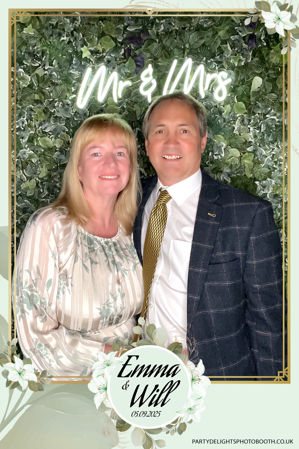 Will & Emma’s Wedding | View more photos from the event at gallery.partydelightsphotobooth.co.uk/u/PartyDelightsPhotoBooth/Will-Emma’s-Wedding
