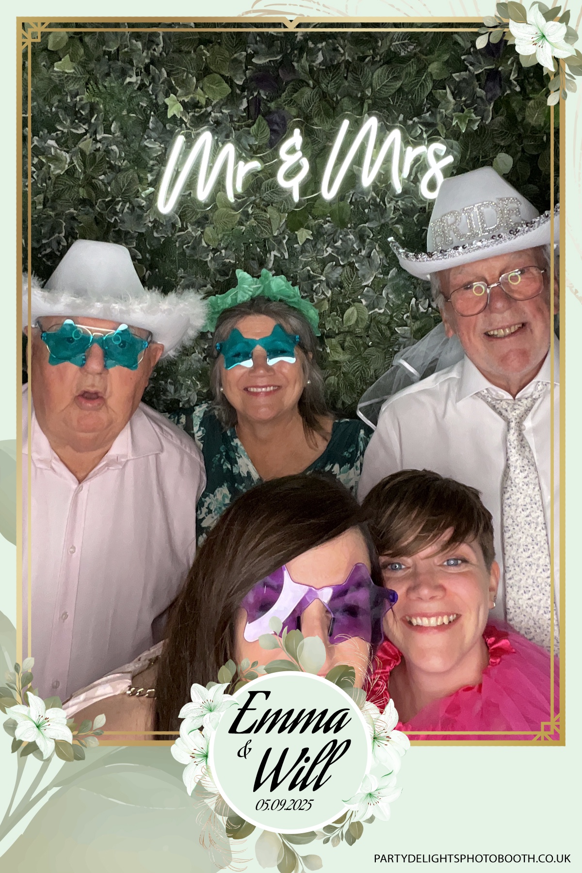 Will & Emma’s Wedding | View more photos from the event at gallery.partydelightsphotobooth.co.uk/u/PartyDelightsPhotoBooth/Will-Emma’s-Wedding