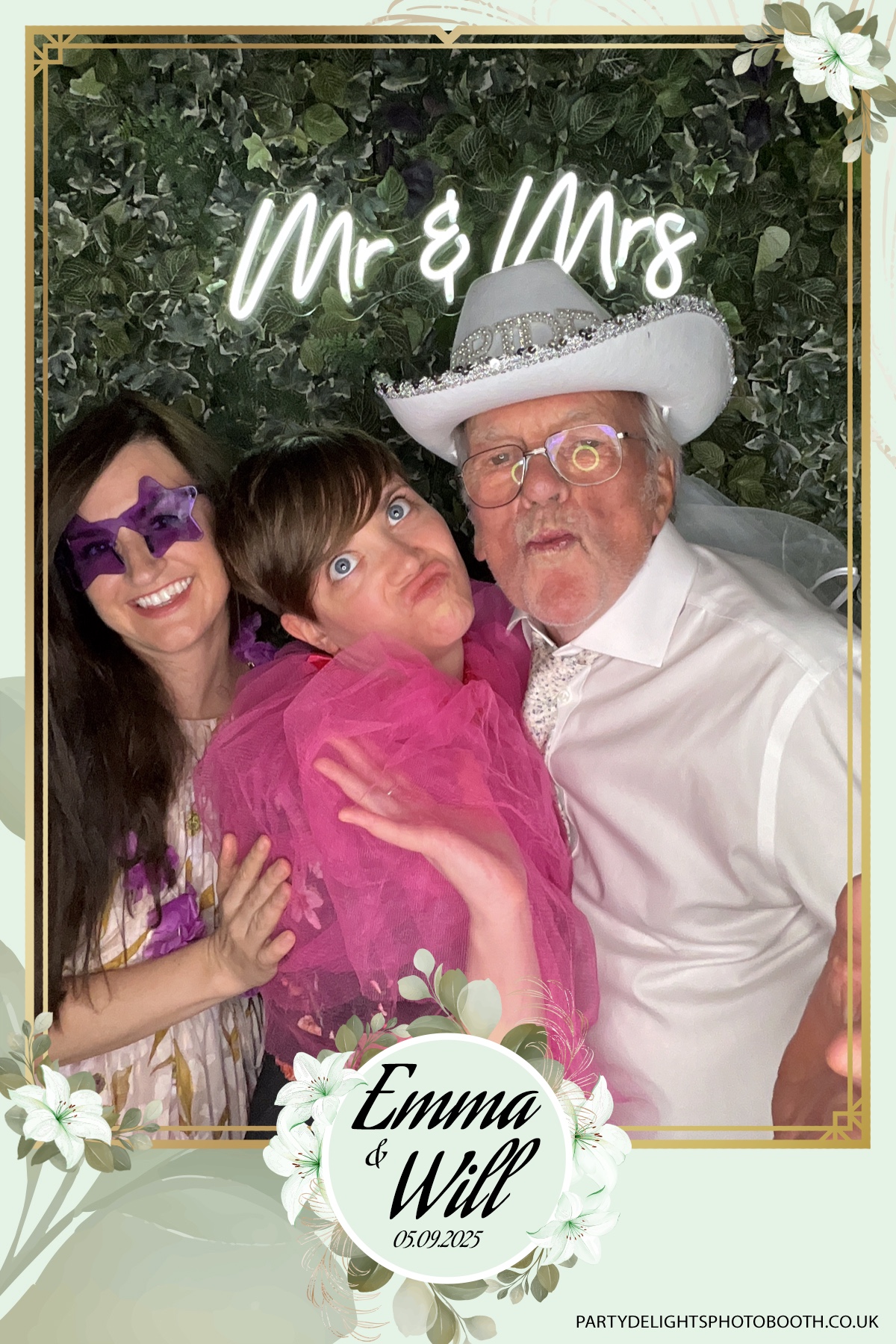 Will & Emma’s Wedding | View more photos from the event at gallery.partydelightsphotobooth.co.uk/u/PartyDelightsPhotoBooth/Will-Emma’s-Wedding
