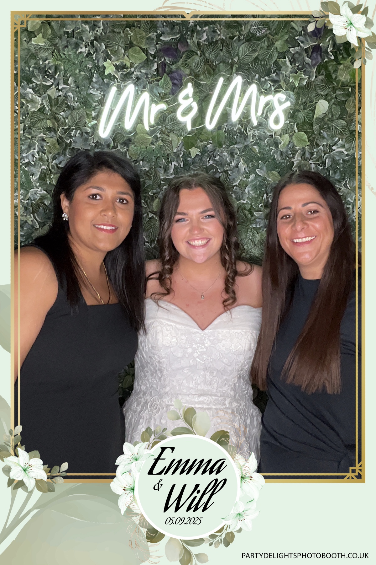 Will & Emma’s Wedding | View more photos from the event at gallery.partydelightsphotobooth.co.uk/u/PartyDelightsPhotoBooth/Will-Emma’s-Wedding