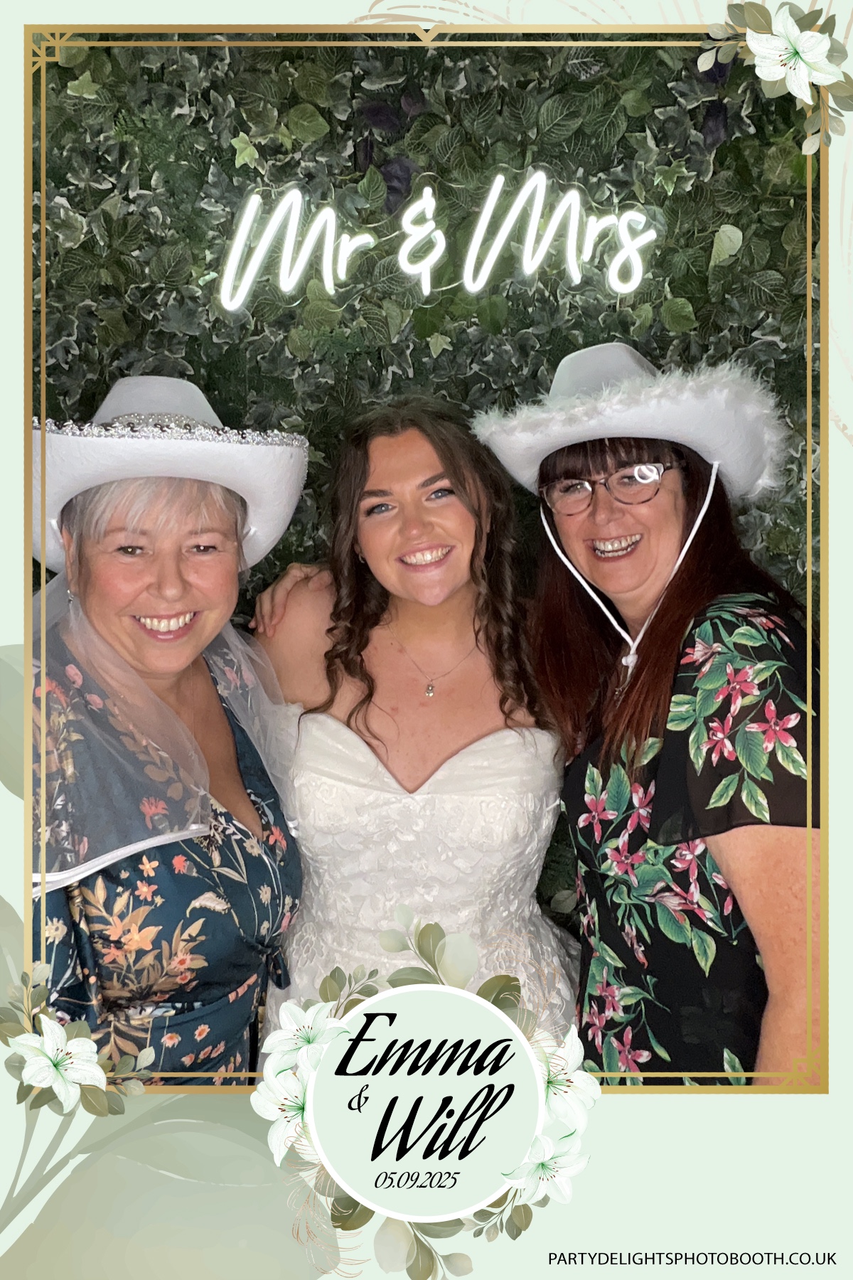 Will & Emma’s Wedding | View more photos from the event at gallery.partydelightsphotobooth.co.uk/u/PartyDelightsPhotoBooth/Will-Emma’s-Wedding