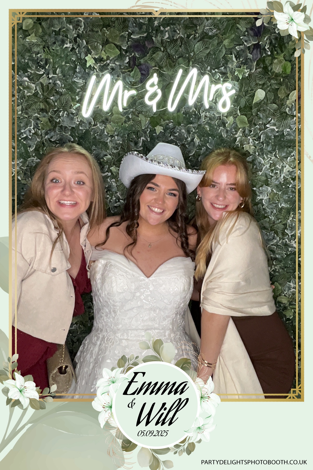 Will & Emma’s Wedding | View more photos from the event at gallery.partydelightsphotobooth.co.uk/u/PartyDelightsPhotoBooth/Will-Emma’s-Wedding