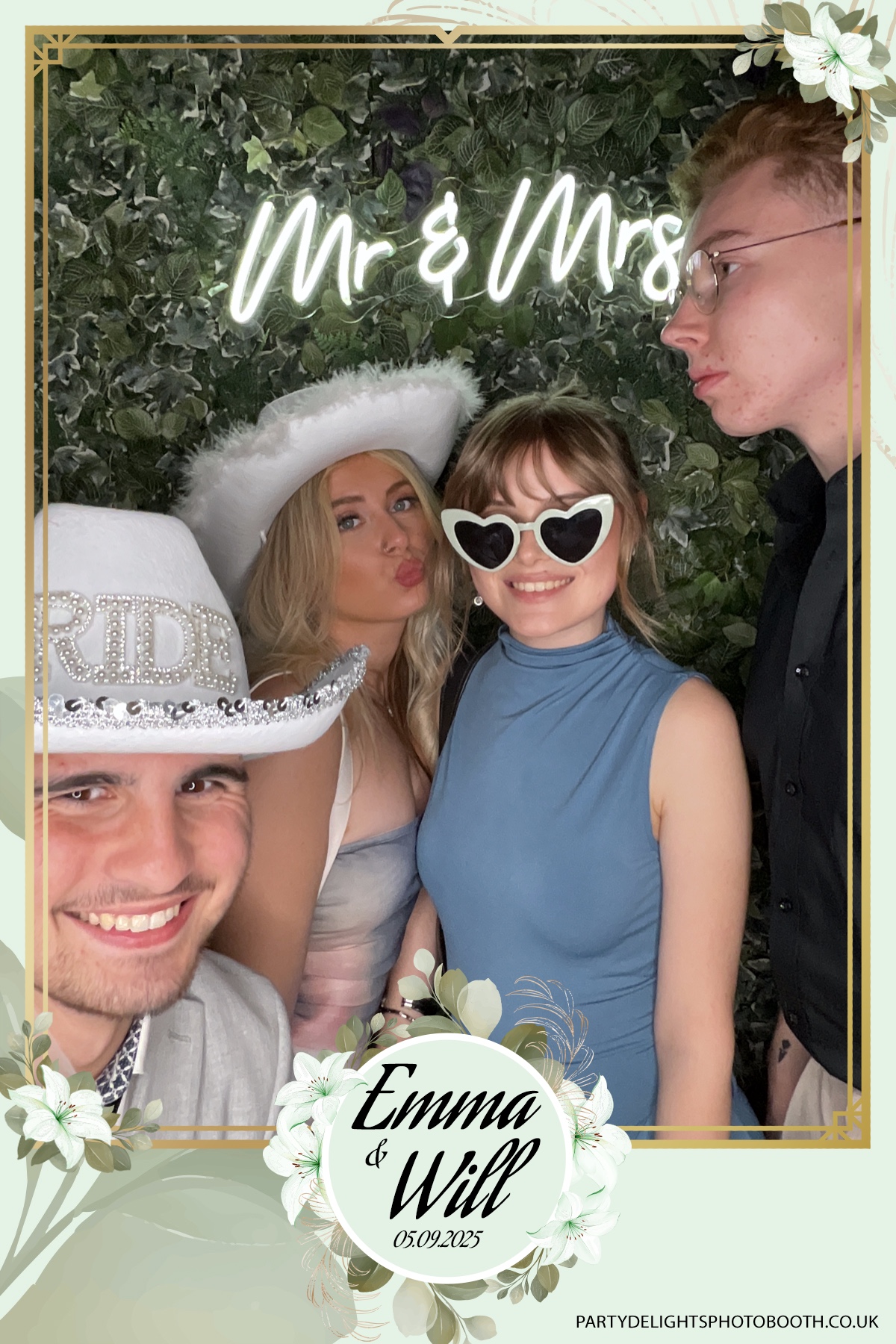 Will & Emma’s Wedding | View more photos from the event at gallery.partydelightsphotobooth.co.uk/u/PartyDelightsPhotoBooth/Will-Emma’s-Wedding