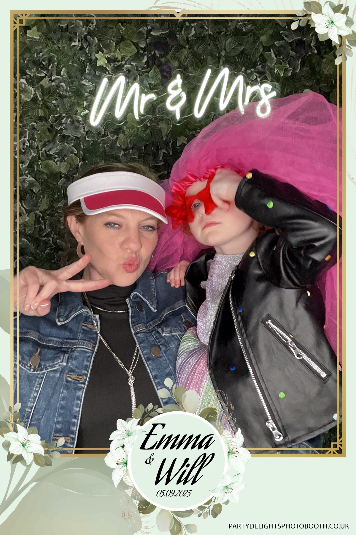 Will & Emma’s Wedding | View more photos from the event at gallery.partydelightsphotobooth.co.uk/u/PartyDelightsPhotoBooth/Will-Emma’s-Wedding