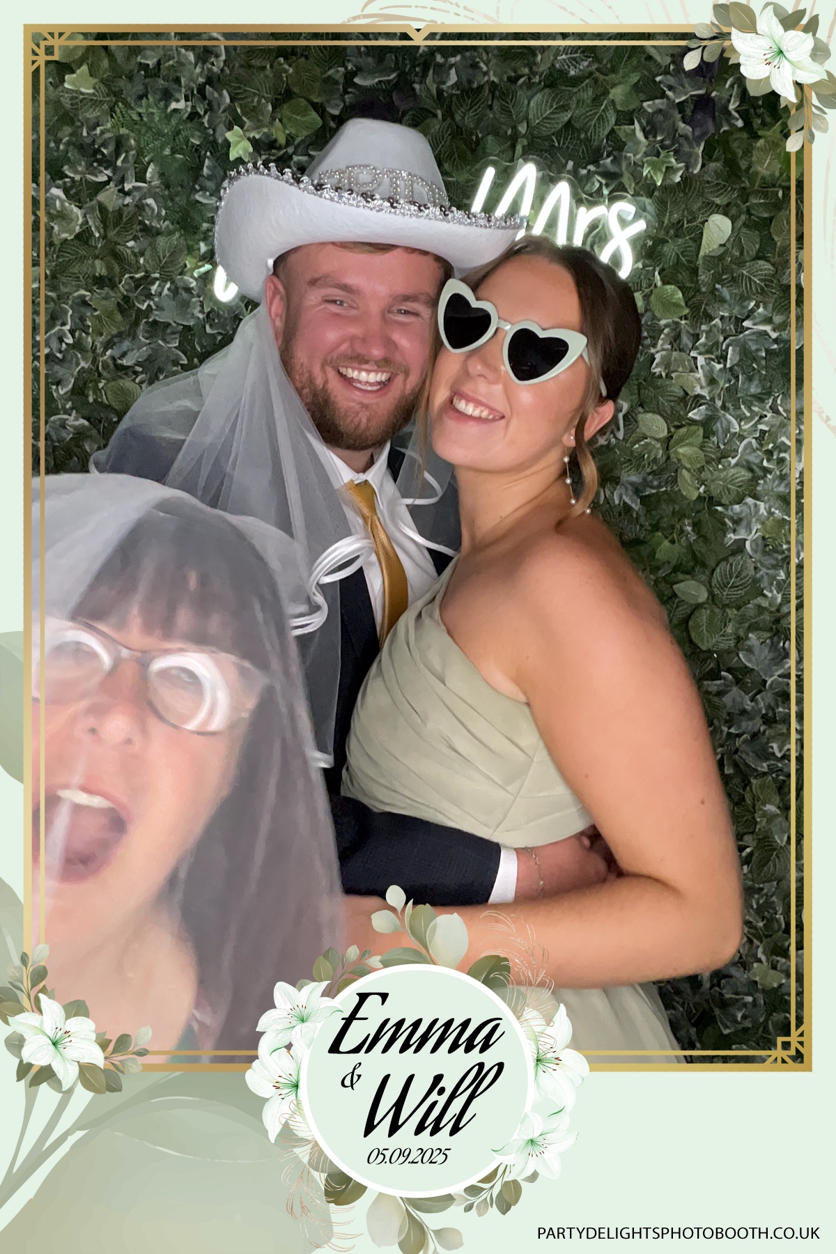 Will & Emma’s Wedding | View more photos from the event at gallery.partydelightsphotobooth.co.uk/u/PartyDelightsPhotoBooth/Will-Emma’s-Wedding