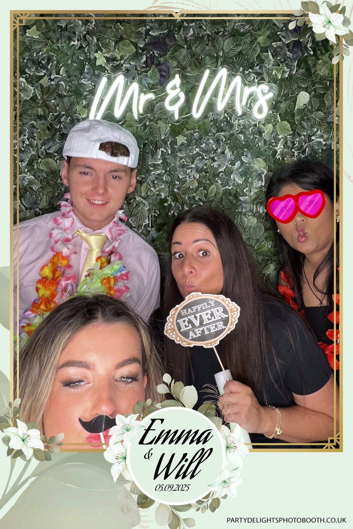 Will & Emma’s Wedding | View more photos from the event at gallery.partydelightsphotobooth.co.uk/u/PartyDelightsPhotoBooth/Will-Emma’s-Wedding
