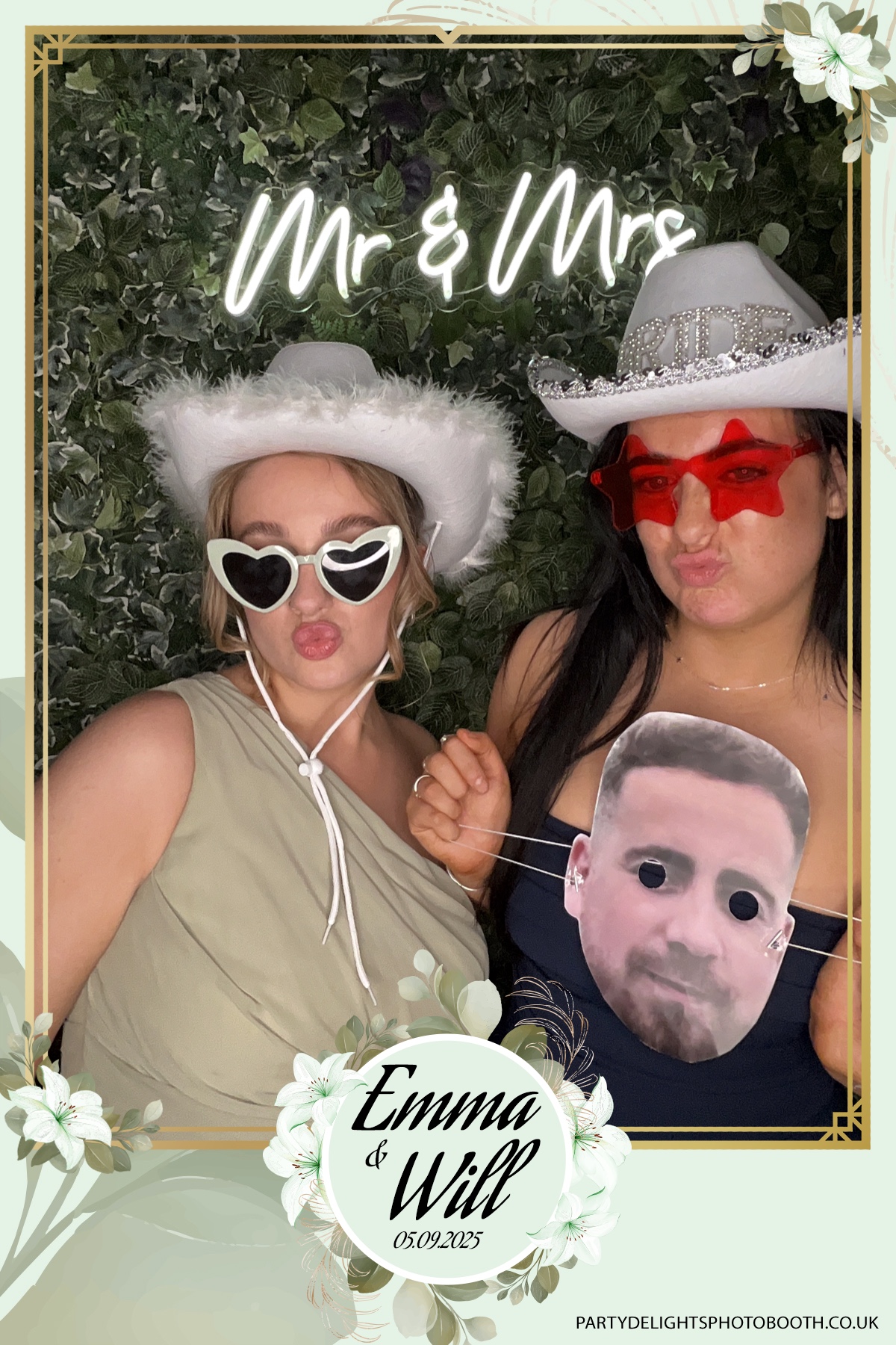 Will & Emma’s Wedding | View more photos from the event at gallery.partydelightsphotobooth.co.uk/u/PartyDelightsPhotoBooth/Will-Emma’s-Wedding