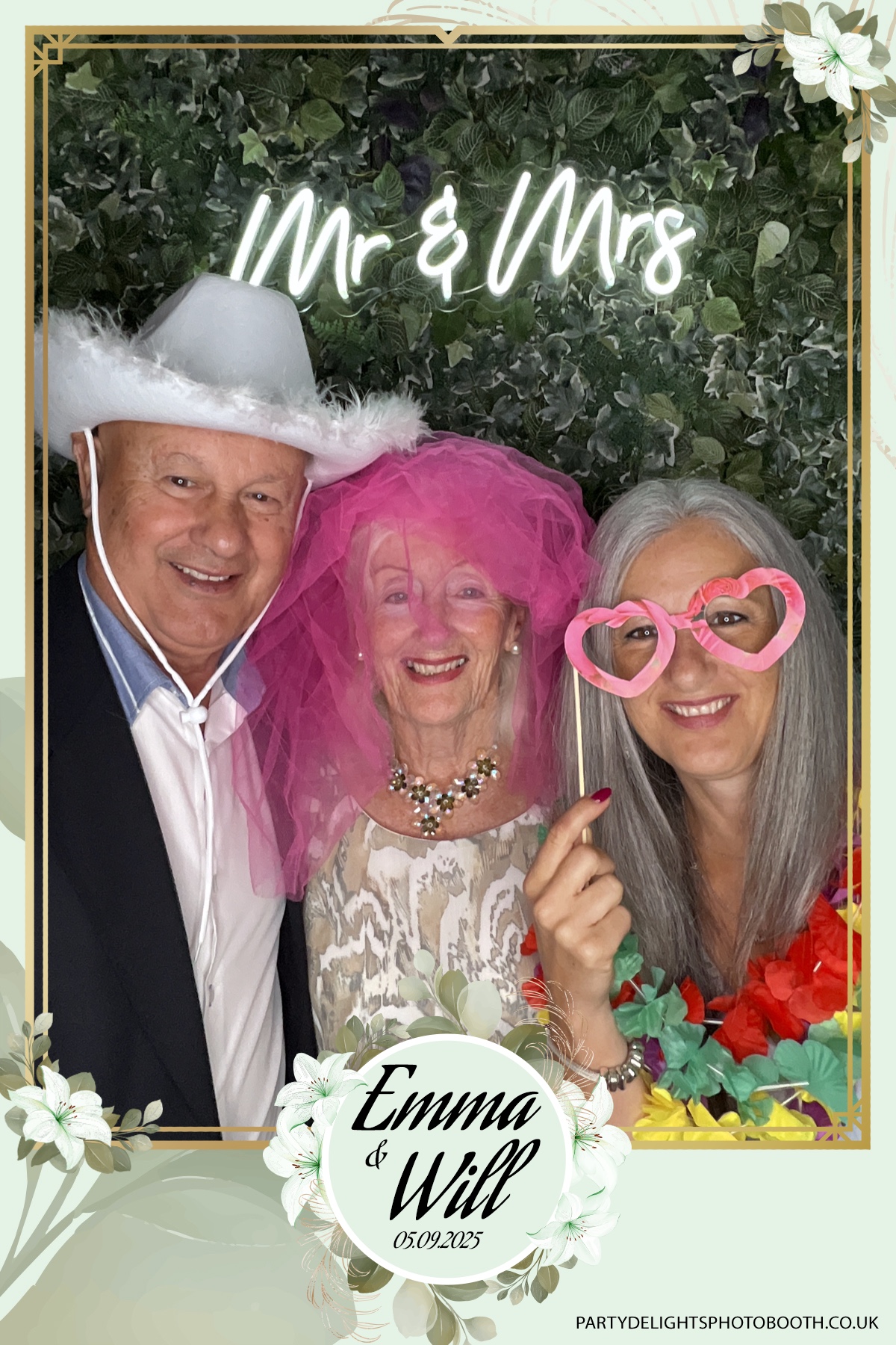 Will & Emma’s Wedding | View more photos from the event at gallery.partydelightsphotobooth.co.uk/u/PartyDelightsPhotoBooth/Will-Emma’s-Wedding