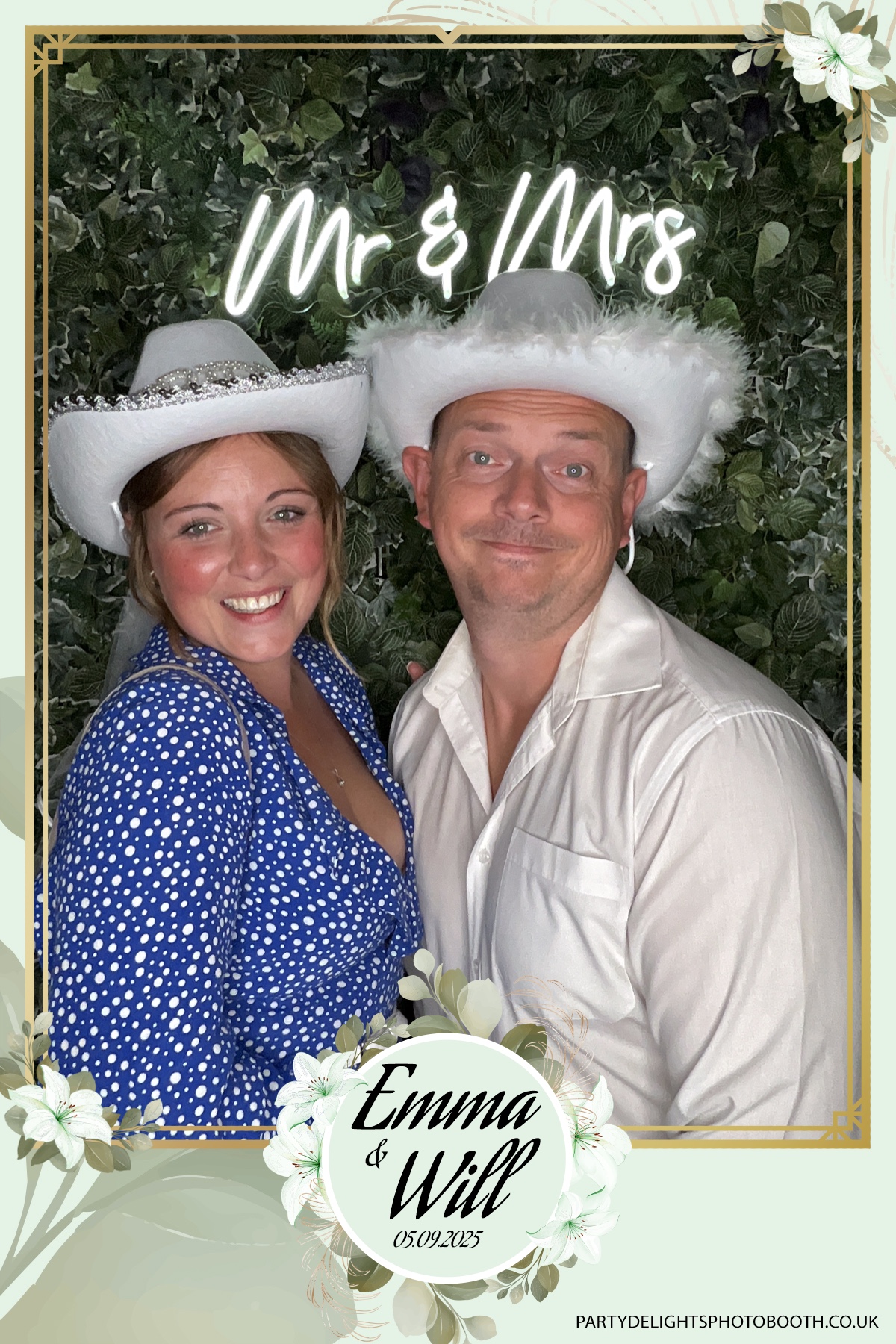 Will & Emma’s Wedding | View more photos from the event at gallery.partydelightsphotobooth.co.uk/u/PartyDelightsPhotoBooth/Will-Emma’s-Wedding