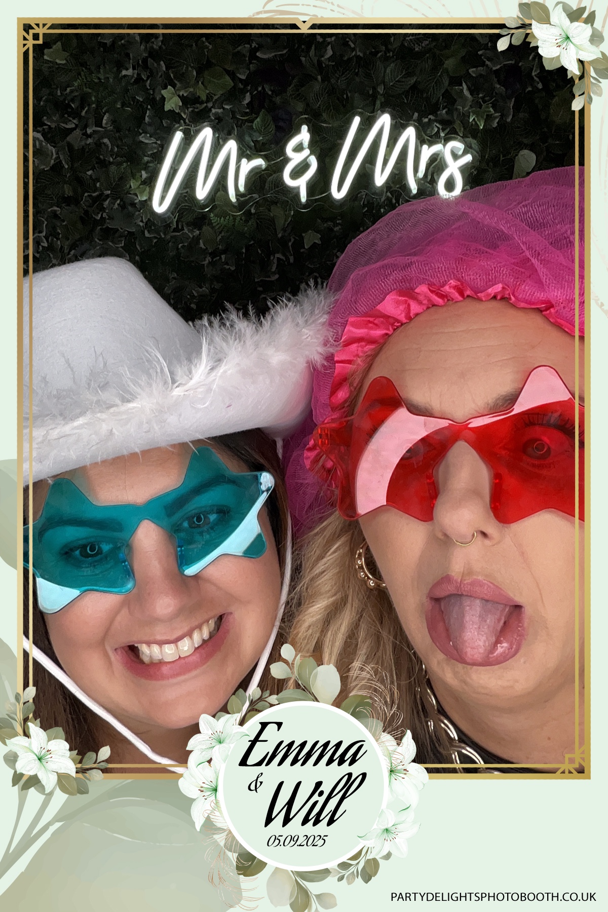 Will & Emma’s Wedding | View more photos from the event at gallery.partydelightsphotobooth.co.uk/u/PartyDelightsPhotoBooth/Will-Emma’s-Wedding