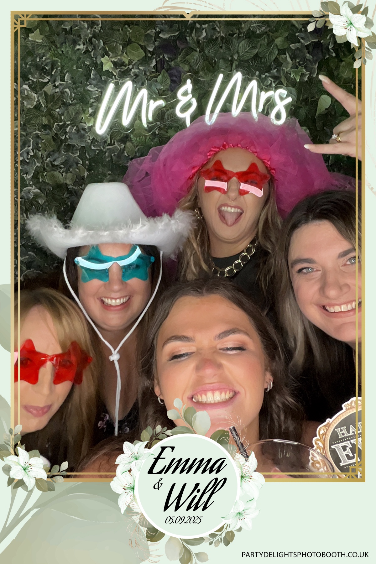 Will & Emma’s Wedding | View more photos from the event at gallery.partydelightsphotobooth.co.uk/u/PartyDelightsPhotoBooth/Will-Emma’s-Wedding