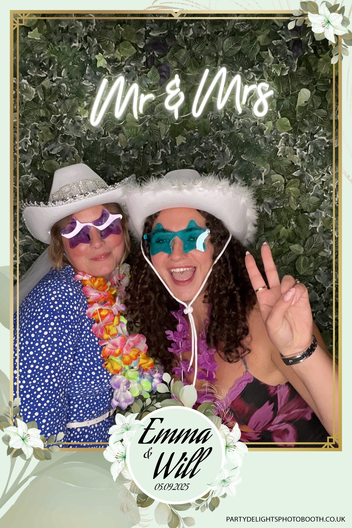 Will & Emma’s Wedding | View more photos from the event at gallery.partydelightsphotobooth.co.uk/u/PartyDelightsPhotoBooth/Will-Emma’s-Wedding