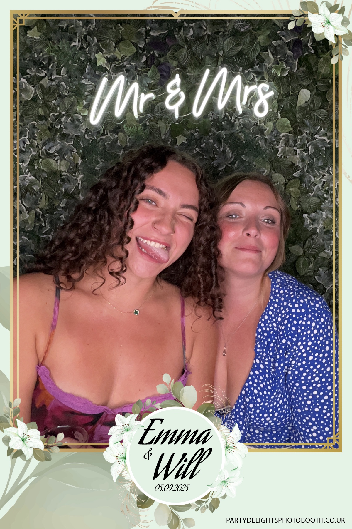 Will & Emma’s Wedding | View more photos from the event at gallery.partydelightsphotobooth.co.uk/u/PartyDelightsPhotoBooth/Will-Emma’s-Wedding