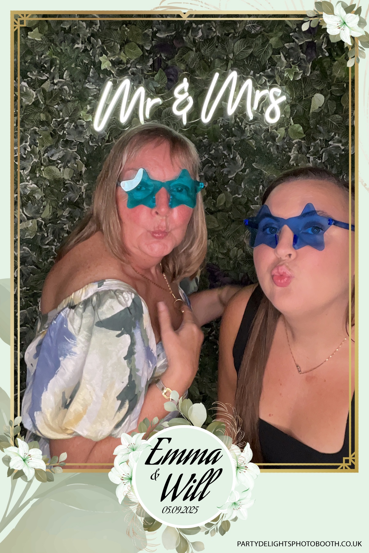 Will & Emma’s Wedding | View more photos from the event at gallery.partydelightsphotobooth.co.uk/u/PartyDelightsPhotoBooth/Will-Emma’s-Wedding