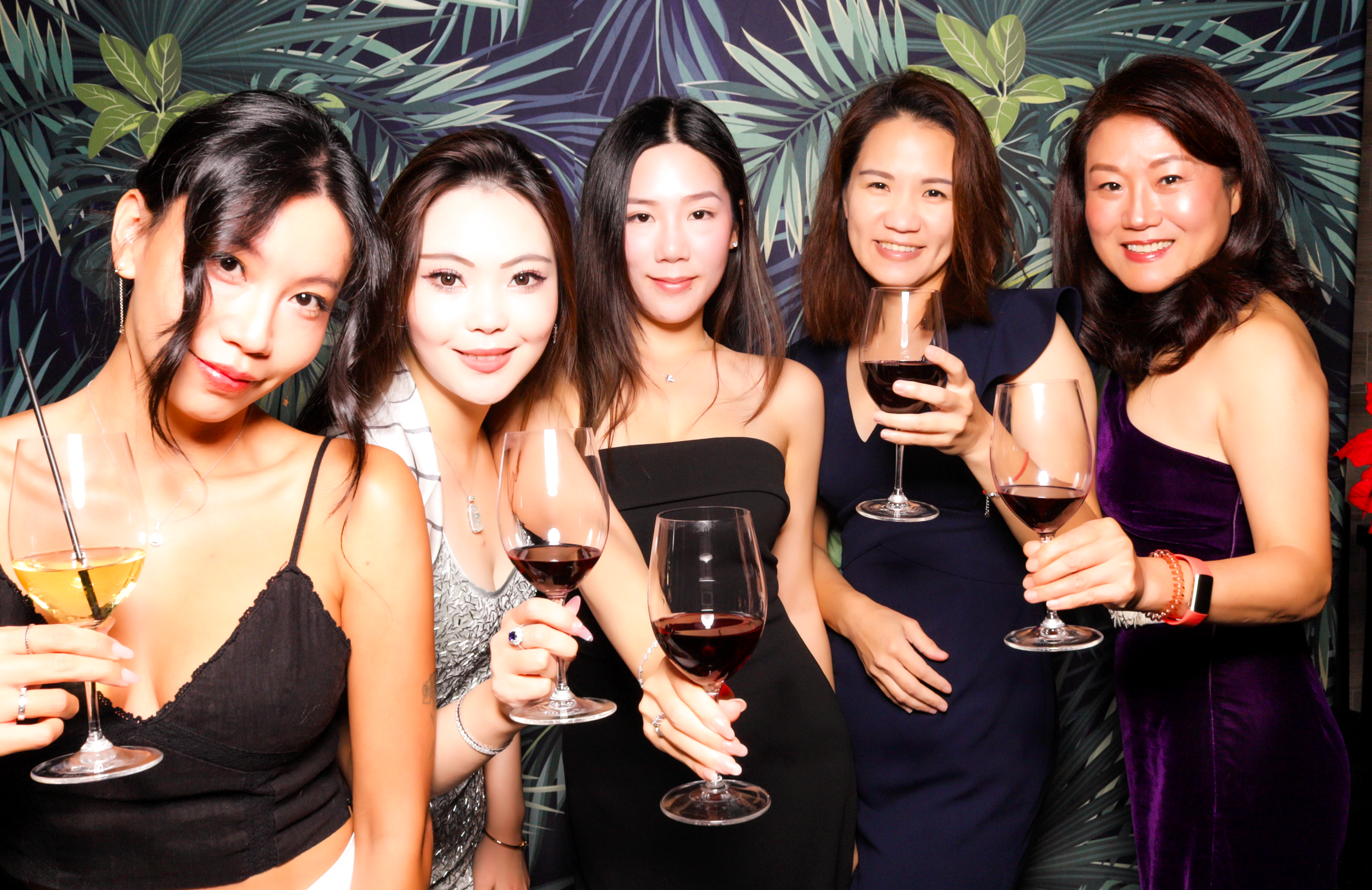 ID Tech Holiday Party | View more photos from the event at v1.boothgallery.com/u/PhabPhotobooth/ID-Tech-Holiday-Party