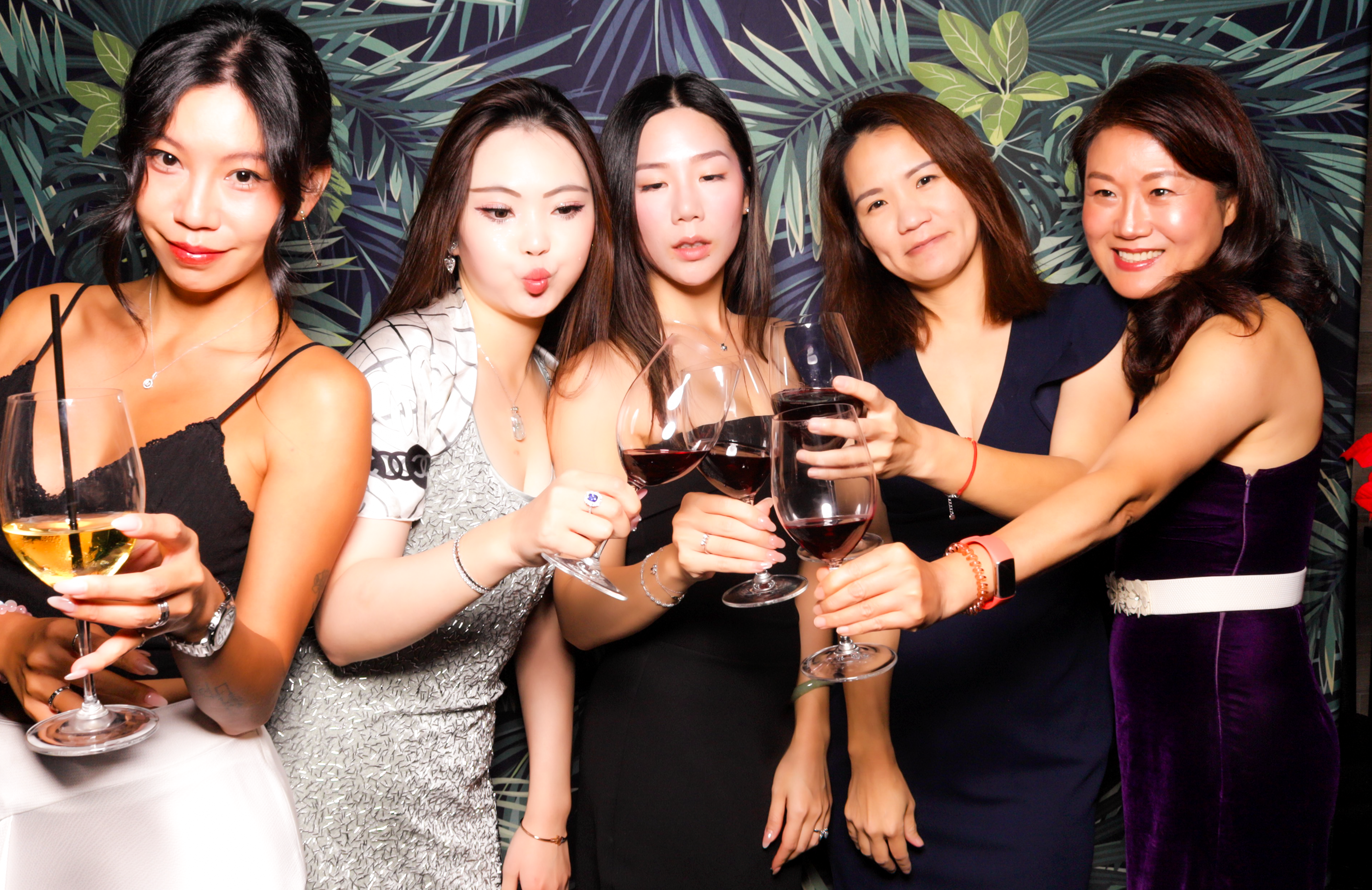 ID Tech Holiday Party | View more photos from the event at v1.boothgallery.com/u/PhabPhotobooth/ID-Tech-Holiday-Party