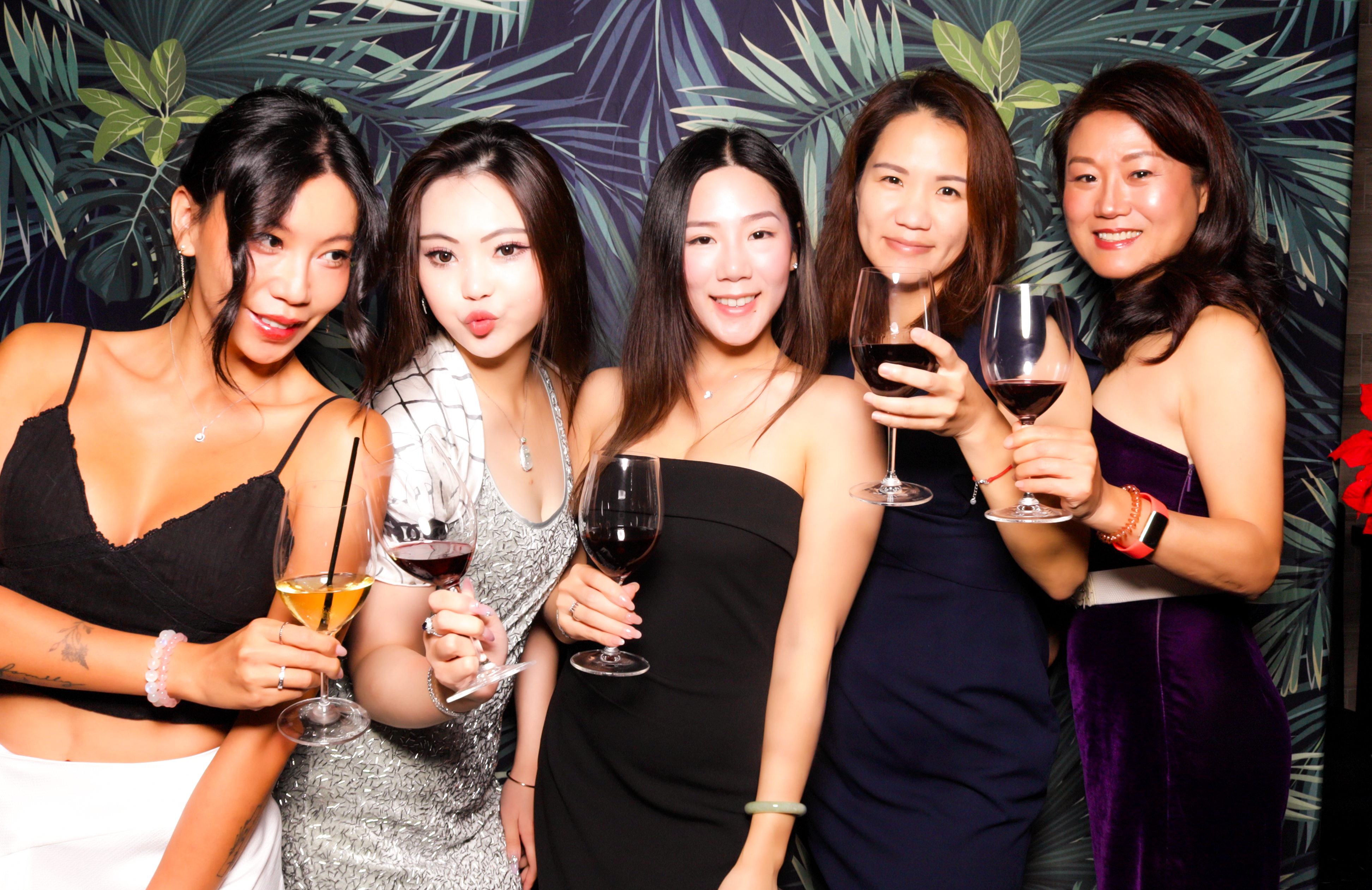 ID Tech Holiday Party | View more photos from the event at v1.boothgallery.com/u/PhabPhotobooth/ID-Tech-Holiday-Party