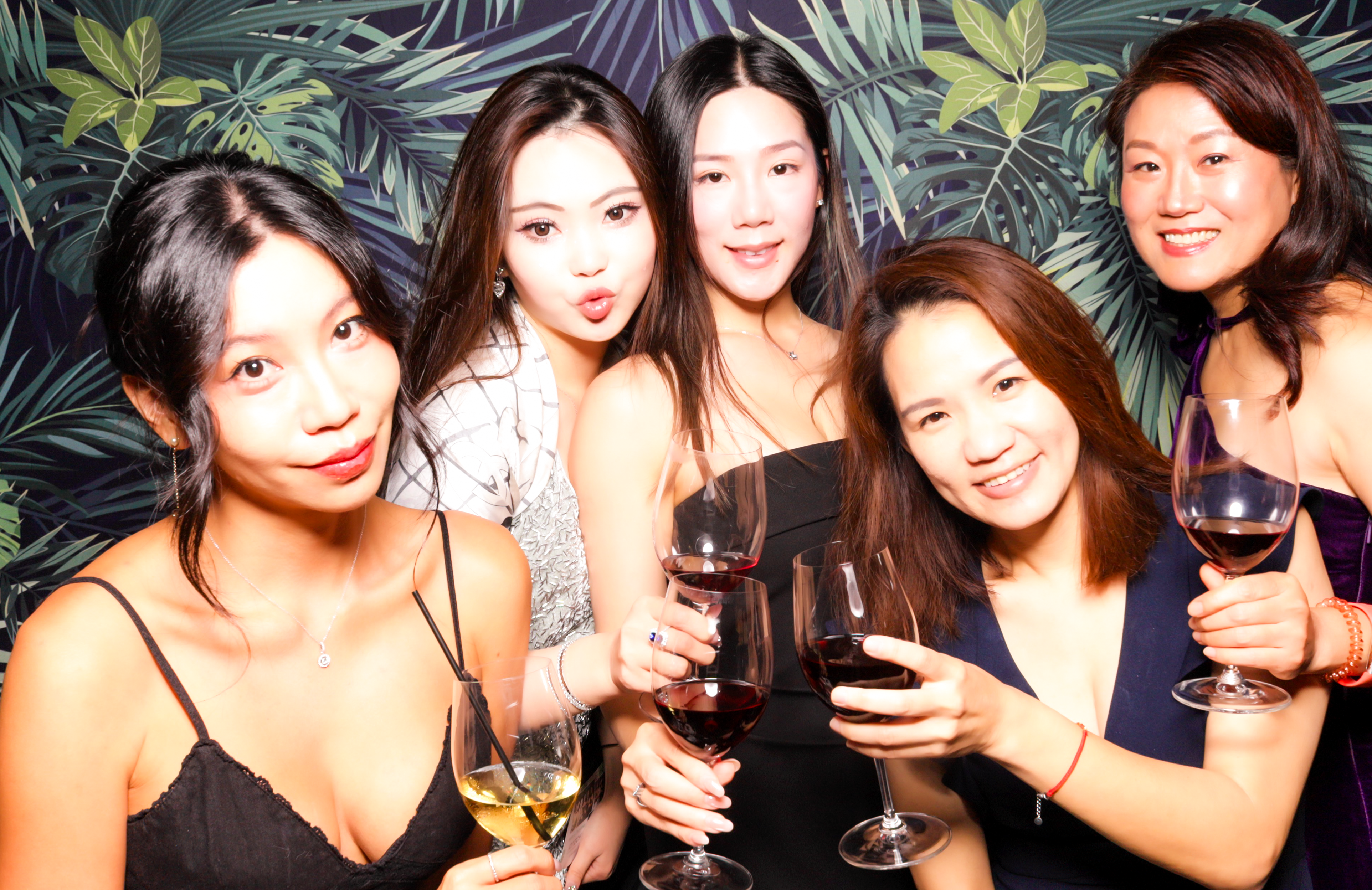 ID Tech Holiday Party | View more photos from the event at v1.boothgallery.com/u/PhabPhotobooth/ID-Tech-Holiday-Party