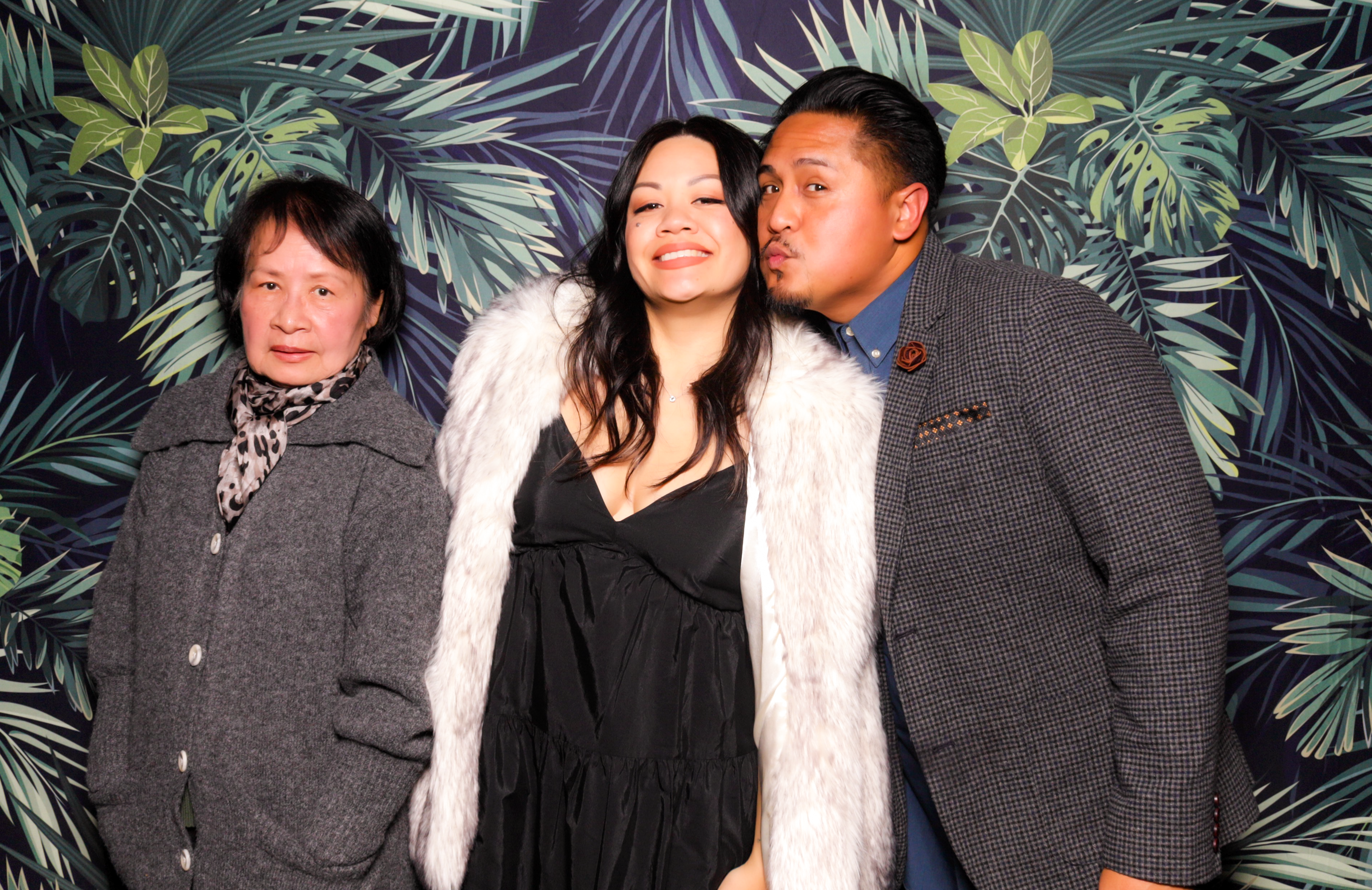 ID Tech Holiday Party | View more photos from the event at v1.boothgallery.com/u/PhabPhotobooth/ID-Tech-Holiday-Party