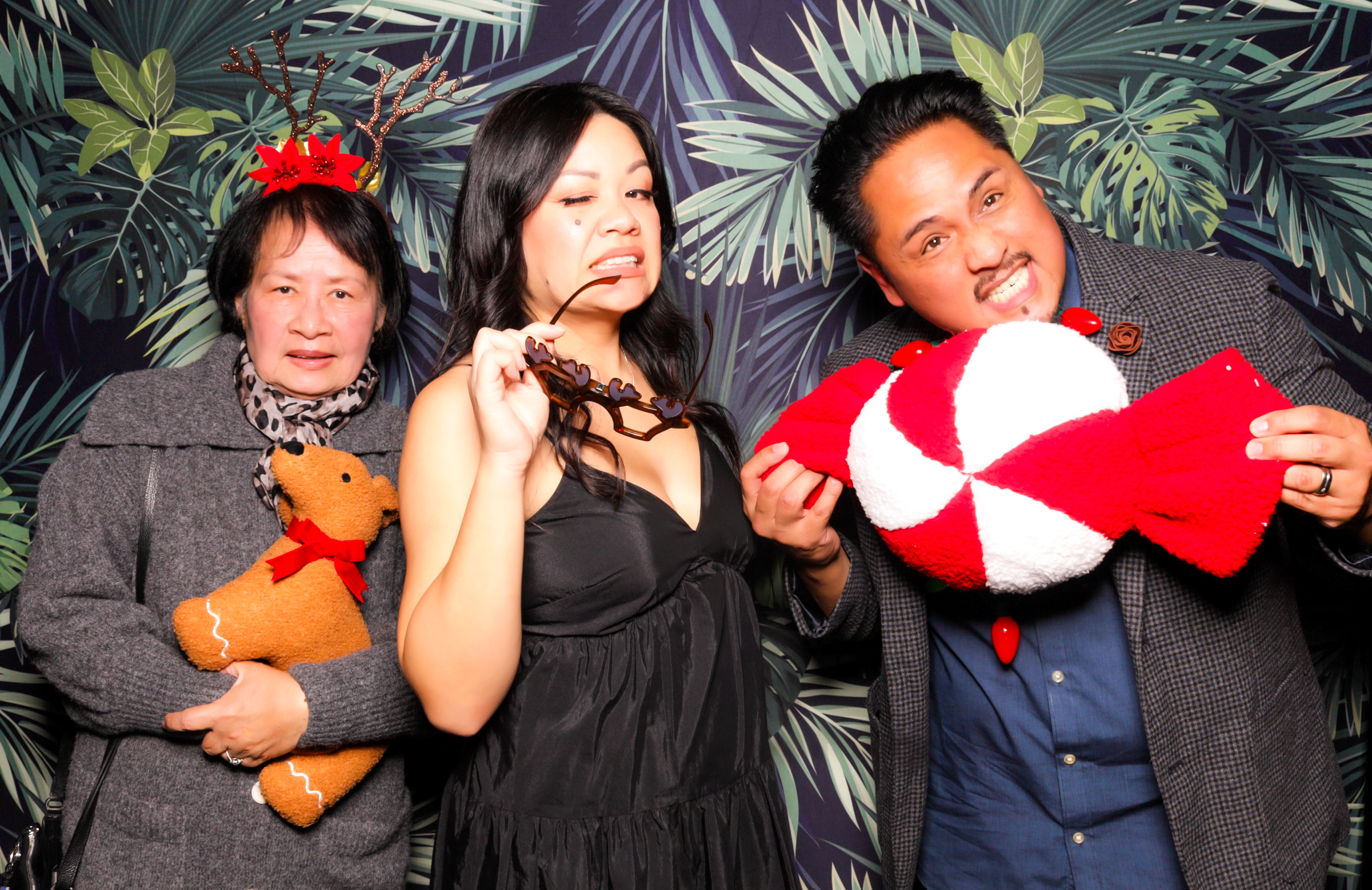 ID Tech Holiday Party | View more photos from the event at v1.boothgallery.com/u/PhabPhotobooth/ID-Tech-Holiday-Party